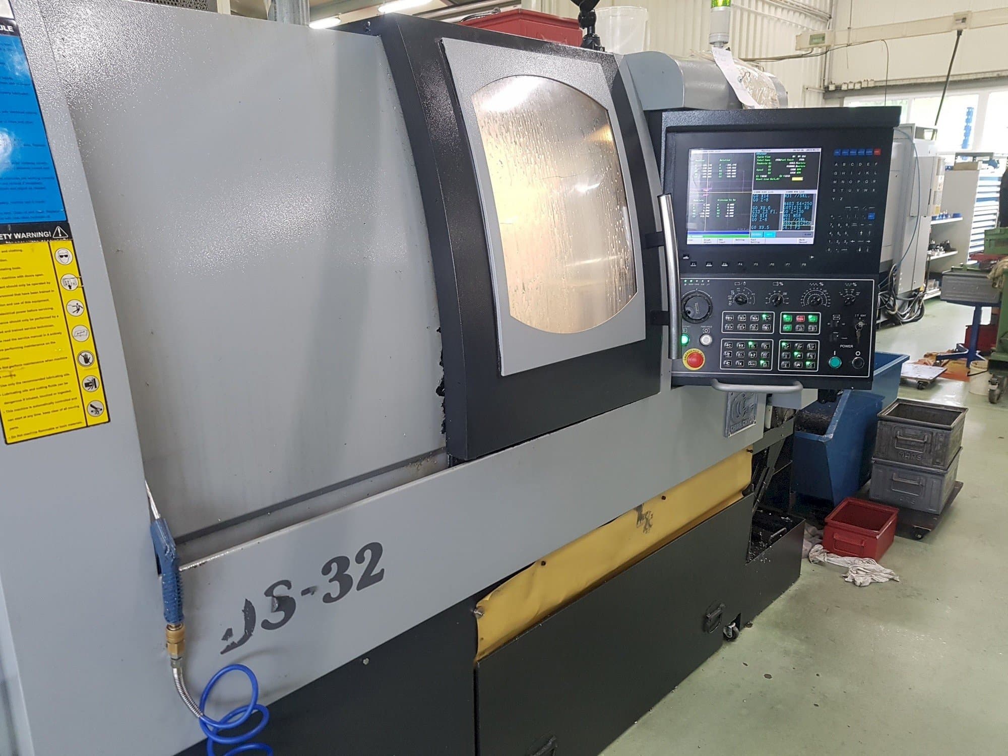 Frontansicht der Chiah-Chyun CDS-32  Maschine