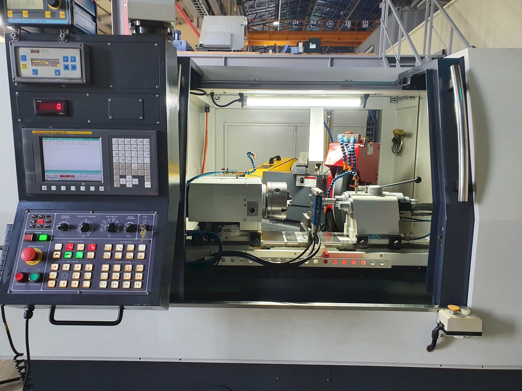 Frontansicht der e-tech EGA-3250CNC  Maschine
