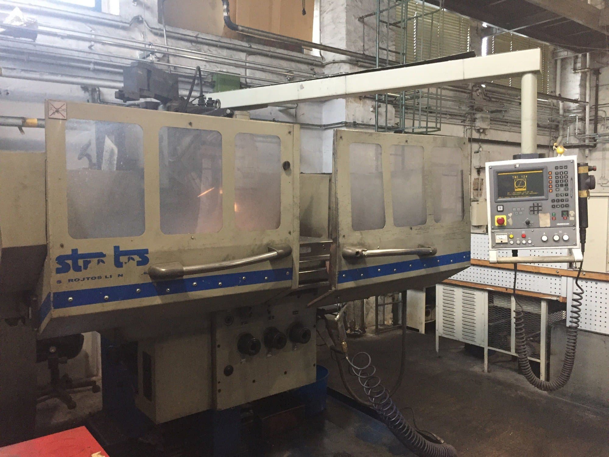 Frontansicht der Strojtos  FGS 63 NCP  Maschine