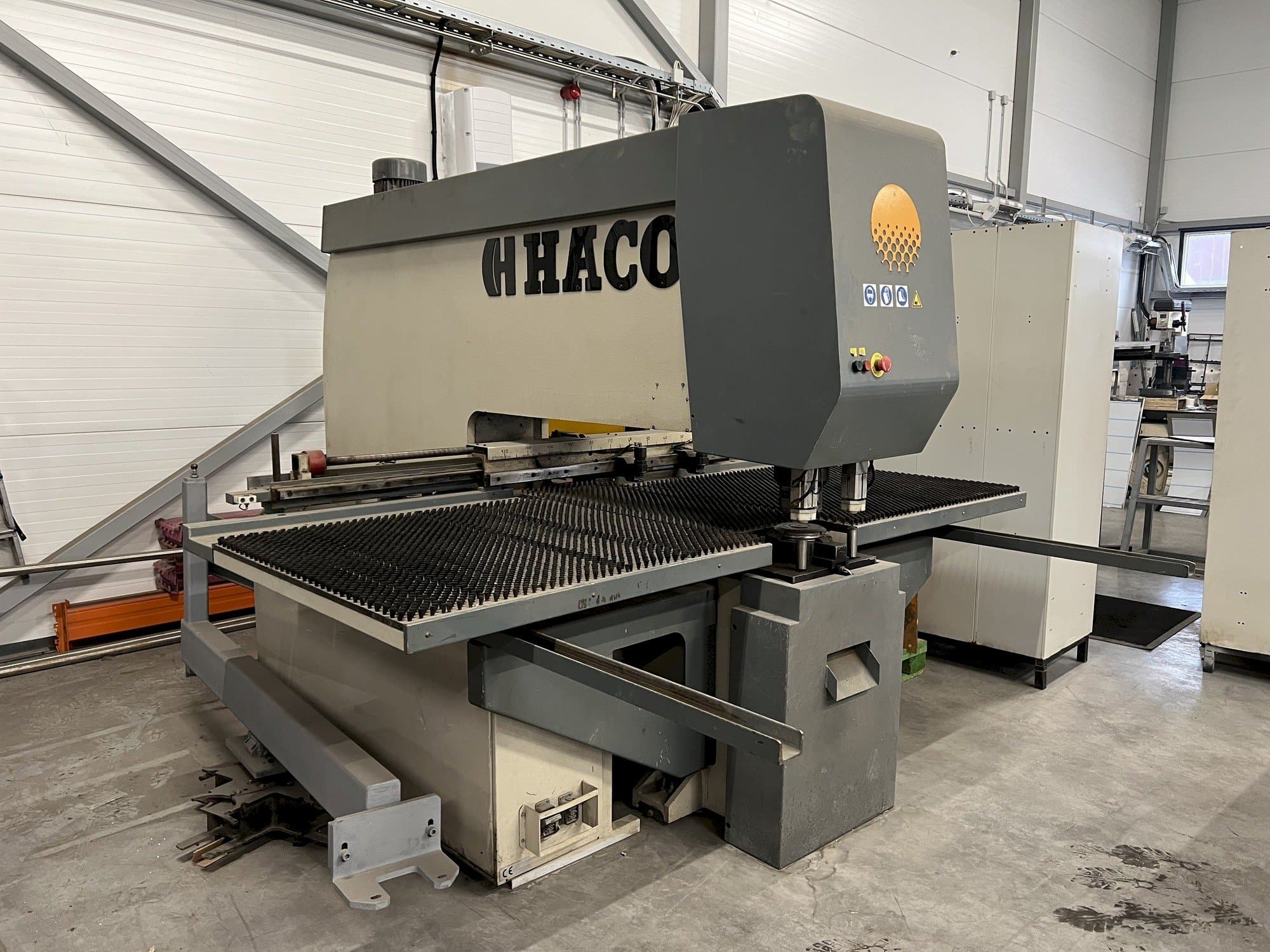Frontansicht der HACO PM 310V-3  Maschine
