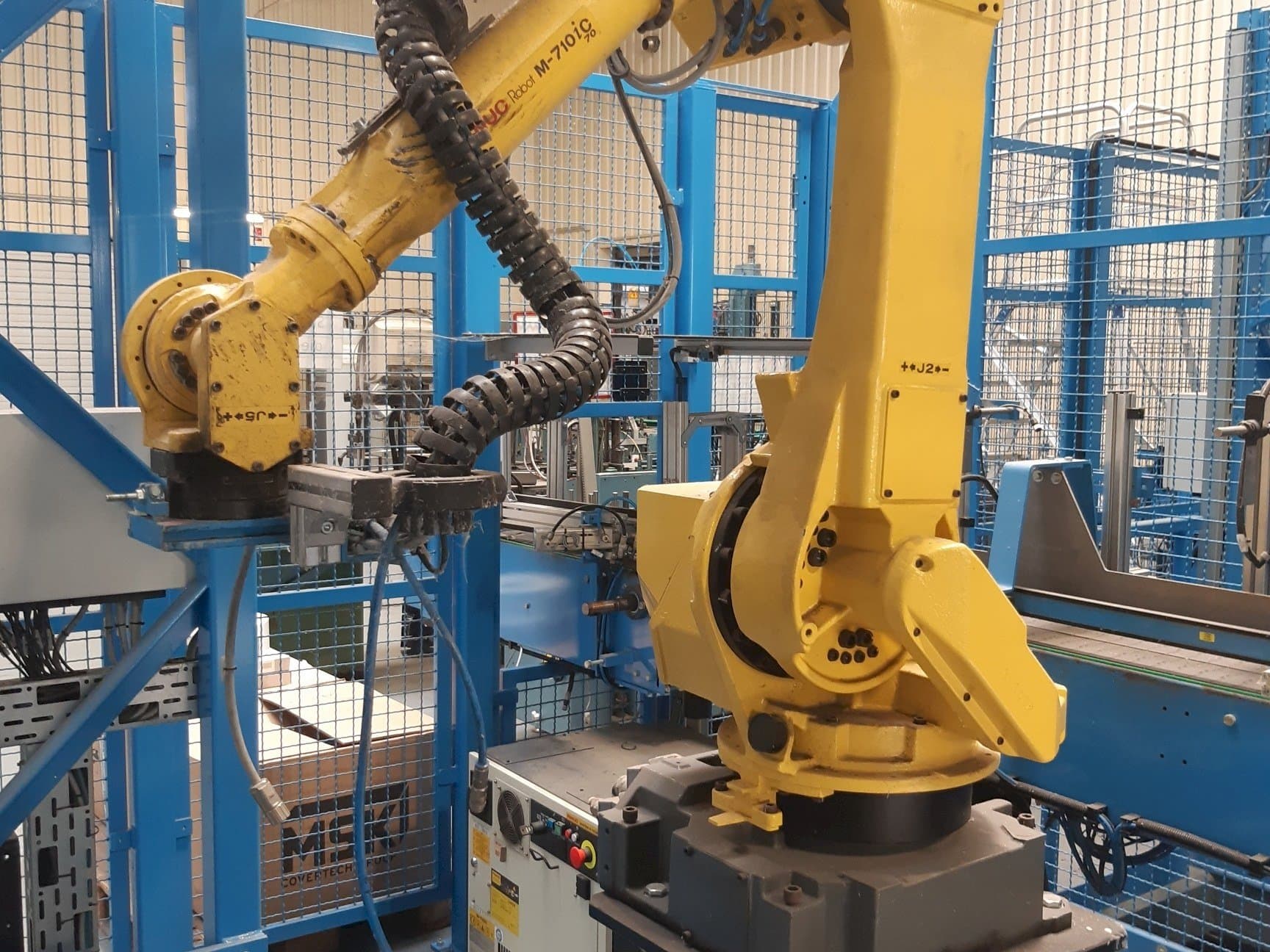 Frontansicht der FANUC M-710iC (2015)  Maschine