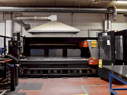 Frontansicht der AMADA FO-3015  Maschine