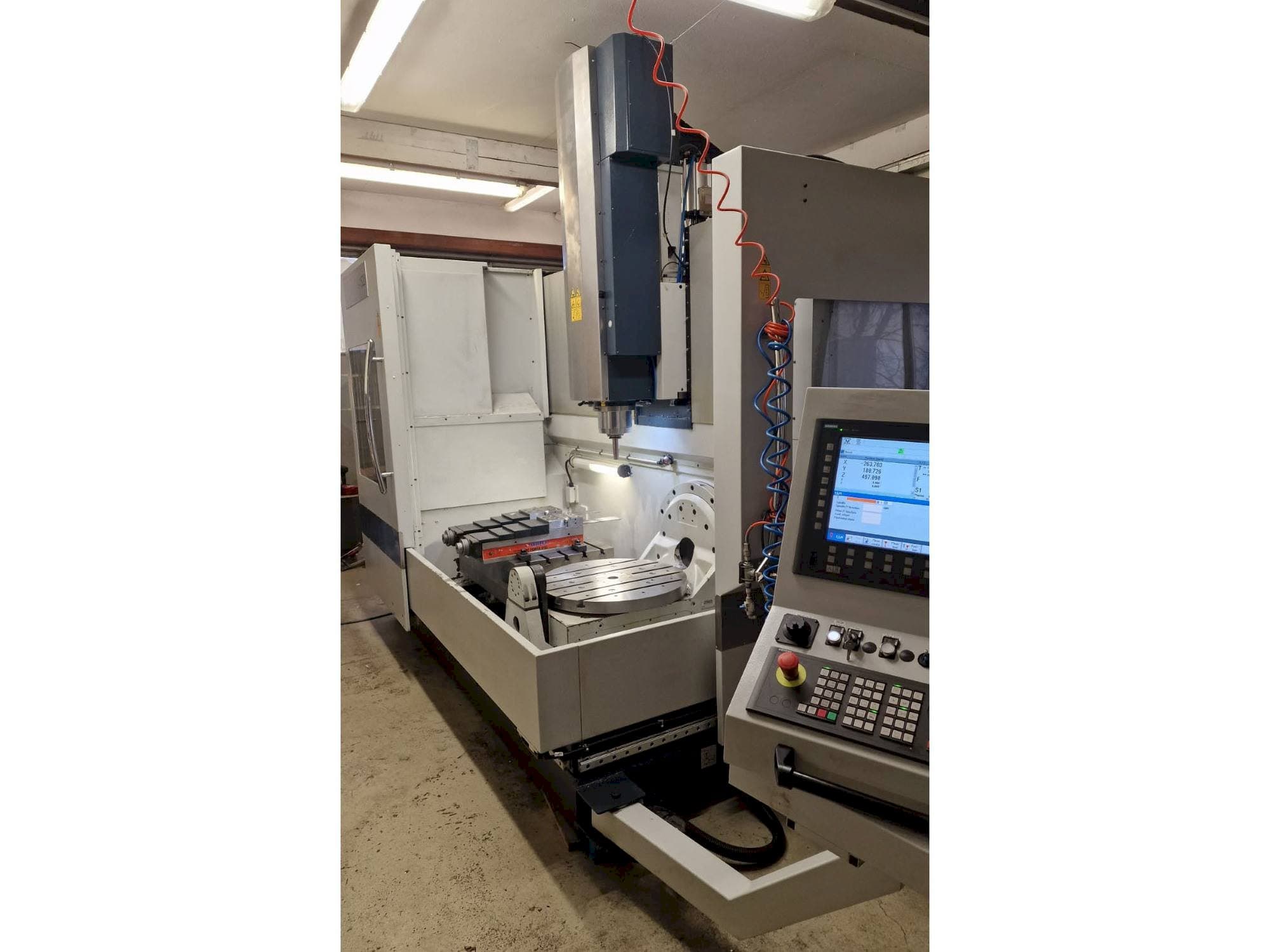 Frontansicht der SPINNER U5 1520  Maschine