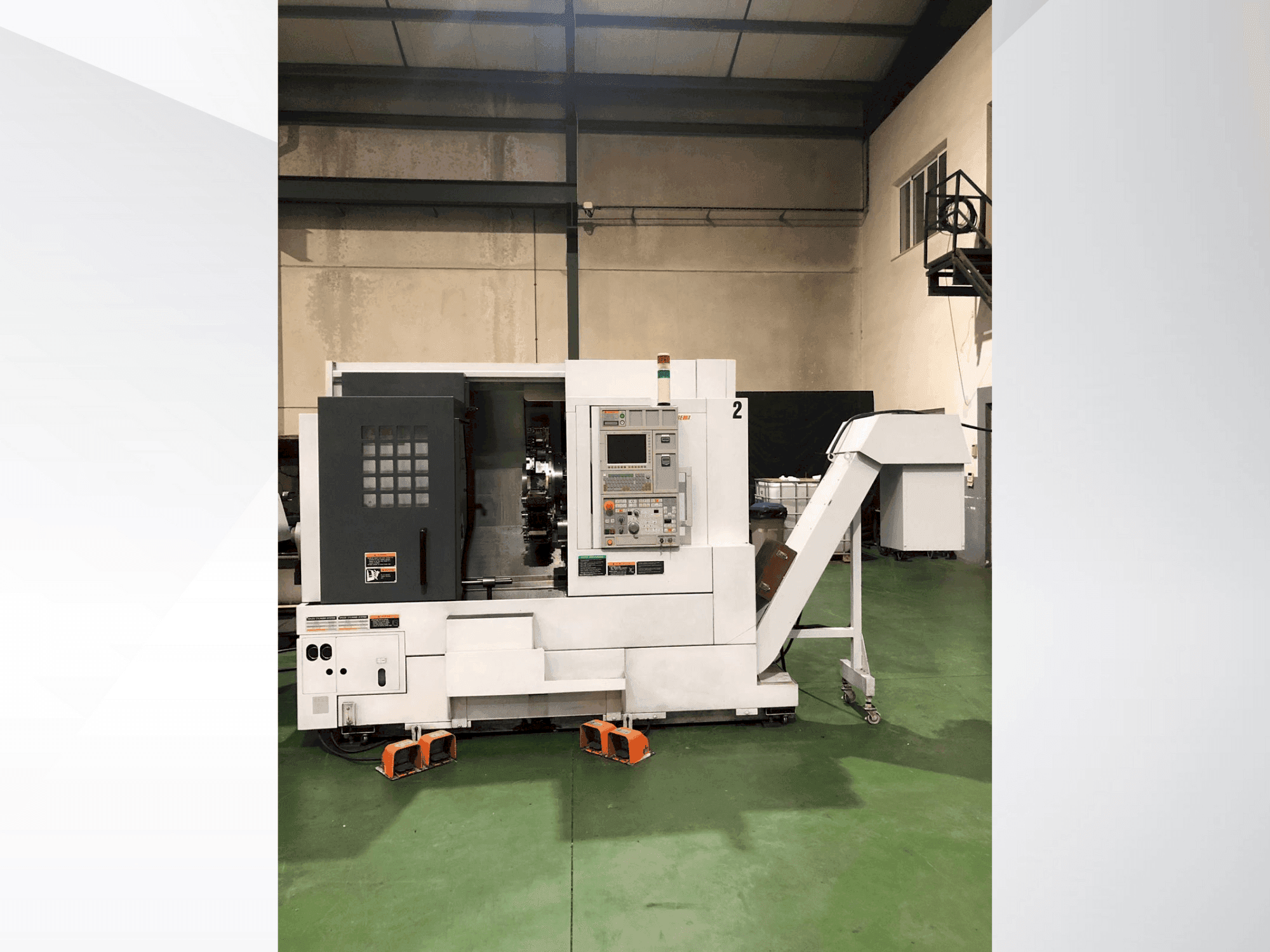 Frontansicht der MORI SEIKI NL2000SY  Maschine