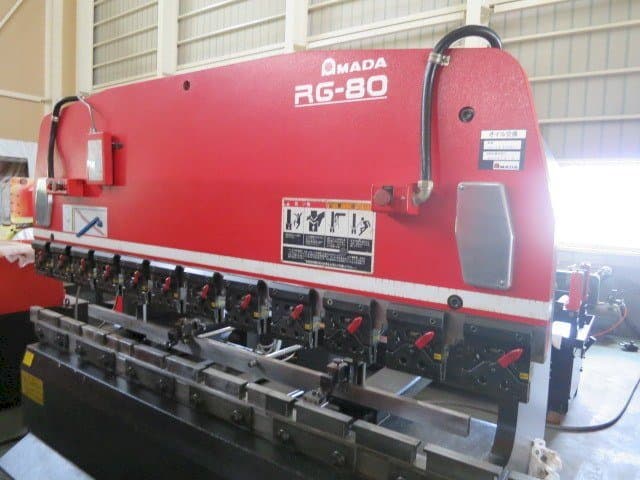 Frontansicht der AMADA RG-80 ABG  Maschine
