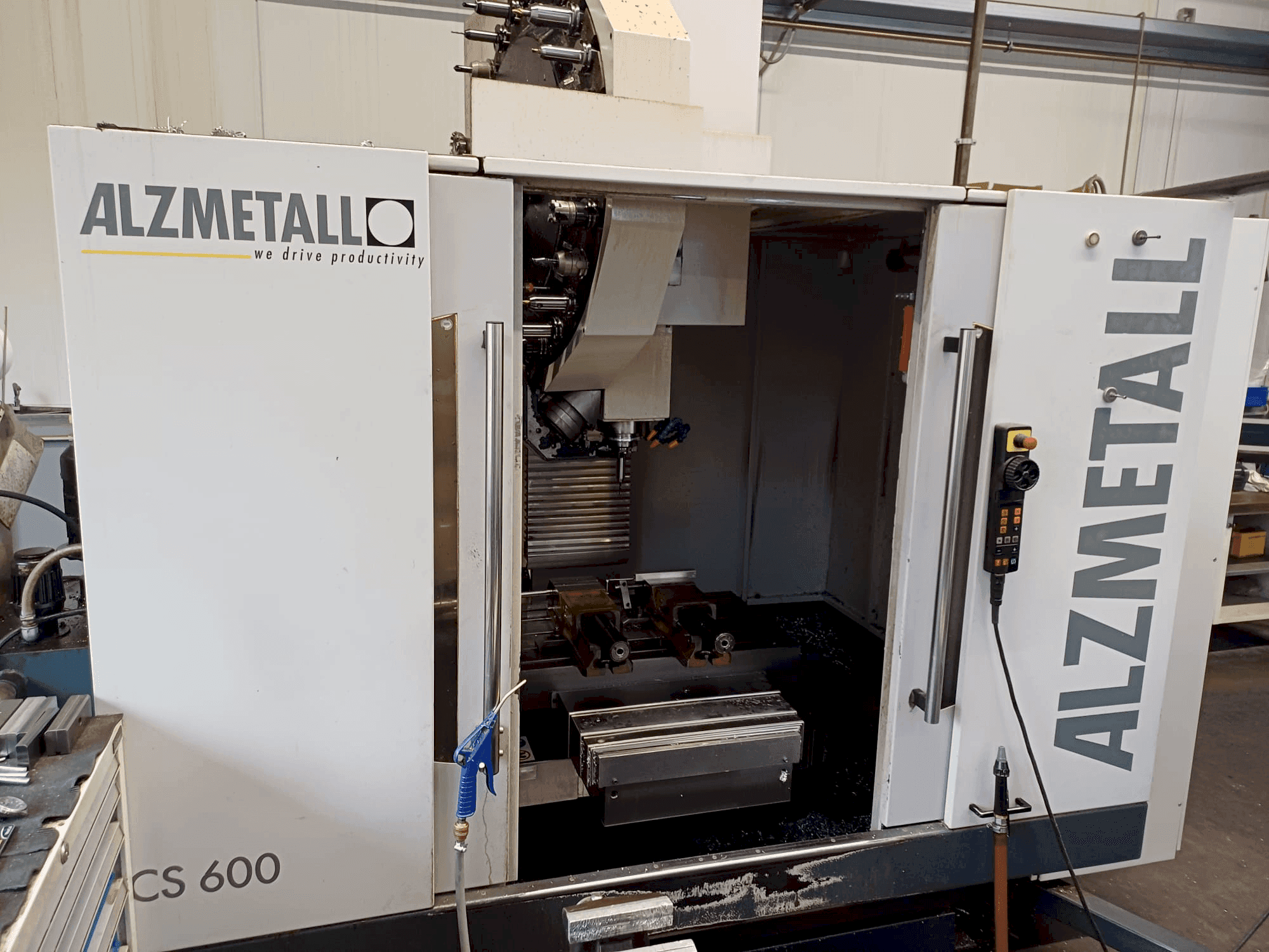 Frontansicht der Alzmetall CS 600/3  Maschine
