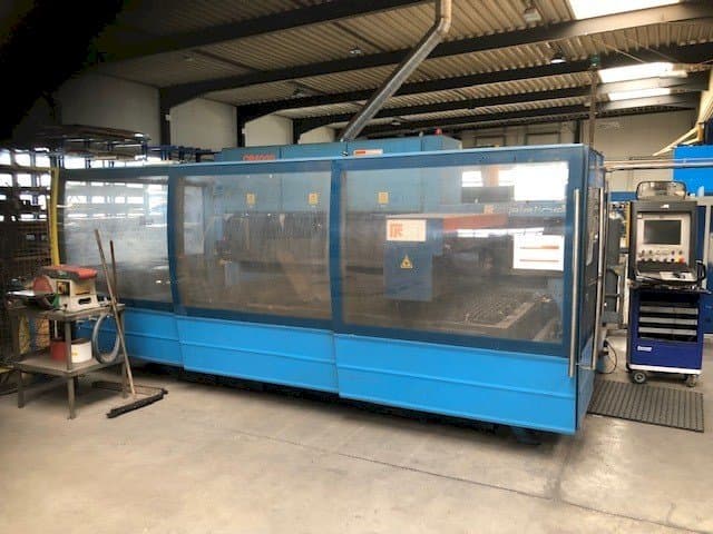 Frontansicht der Prima Industrie Platino 1530  Maschine