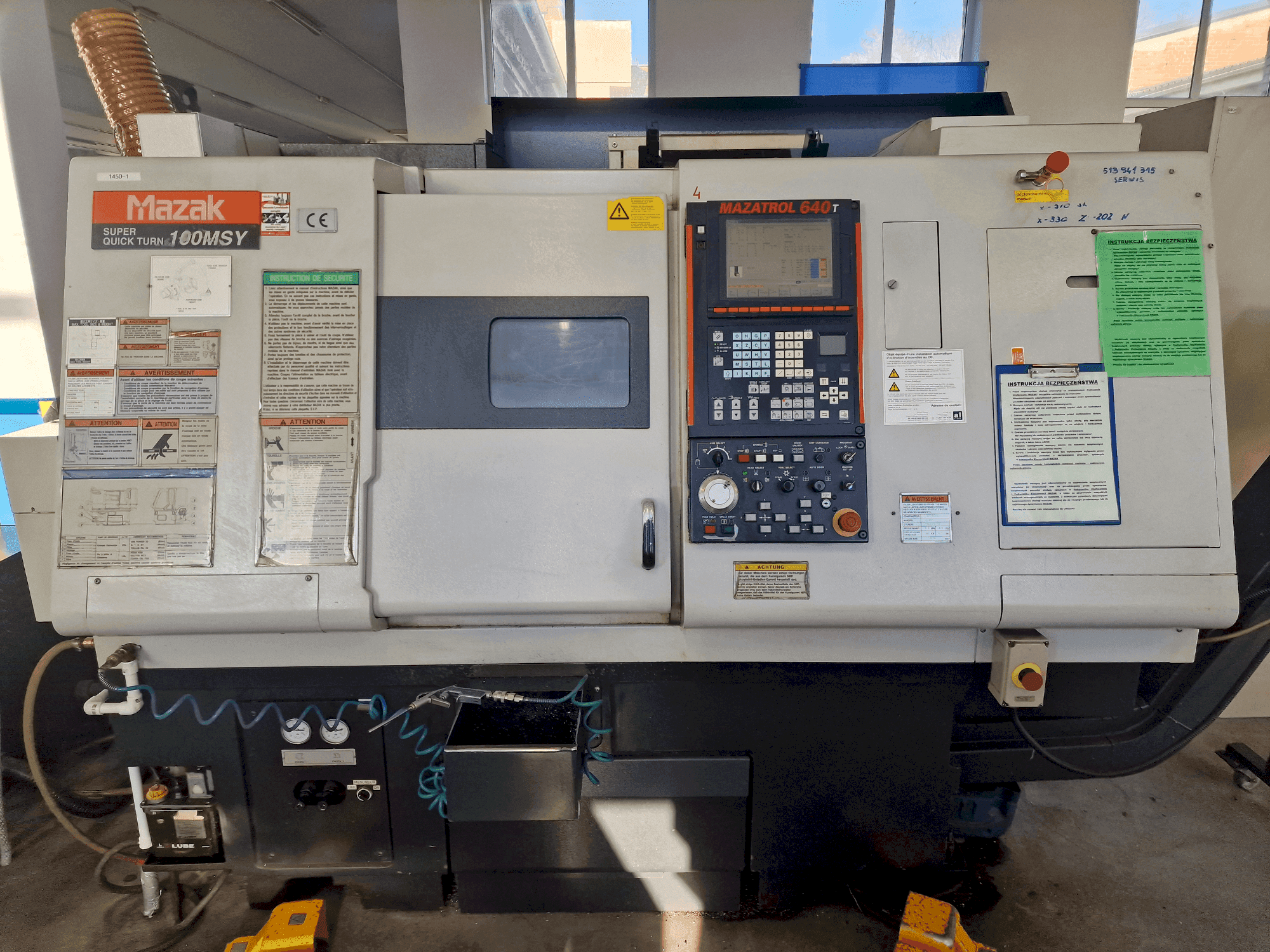 Frontansicht der Mazak SQT-100MSY  Maschine