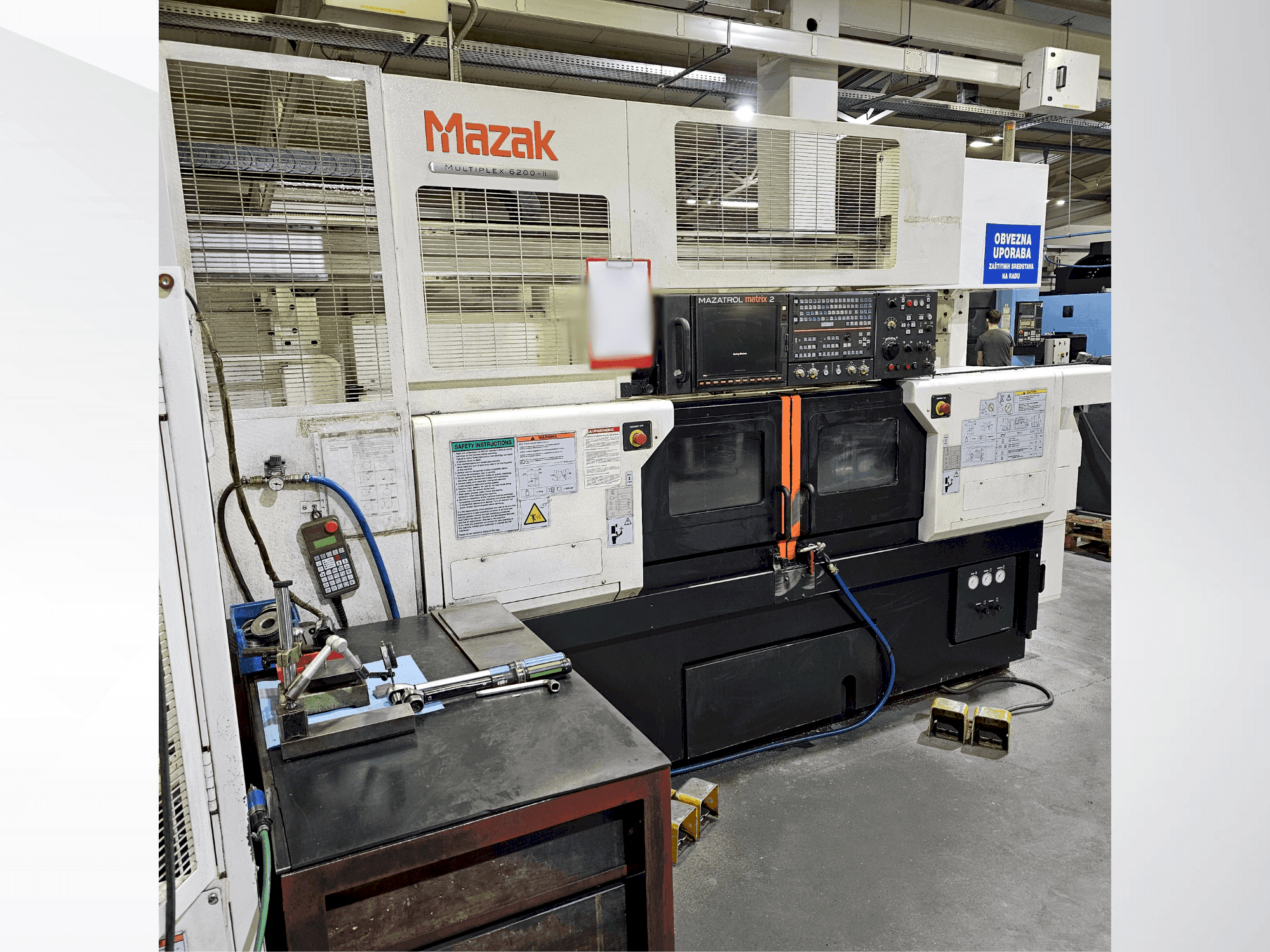 Frontansicht der Mazak Multiplex 6200II  Maschine
