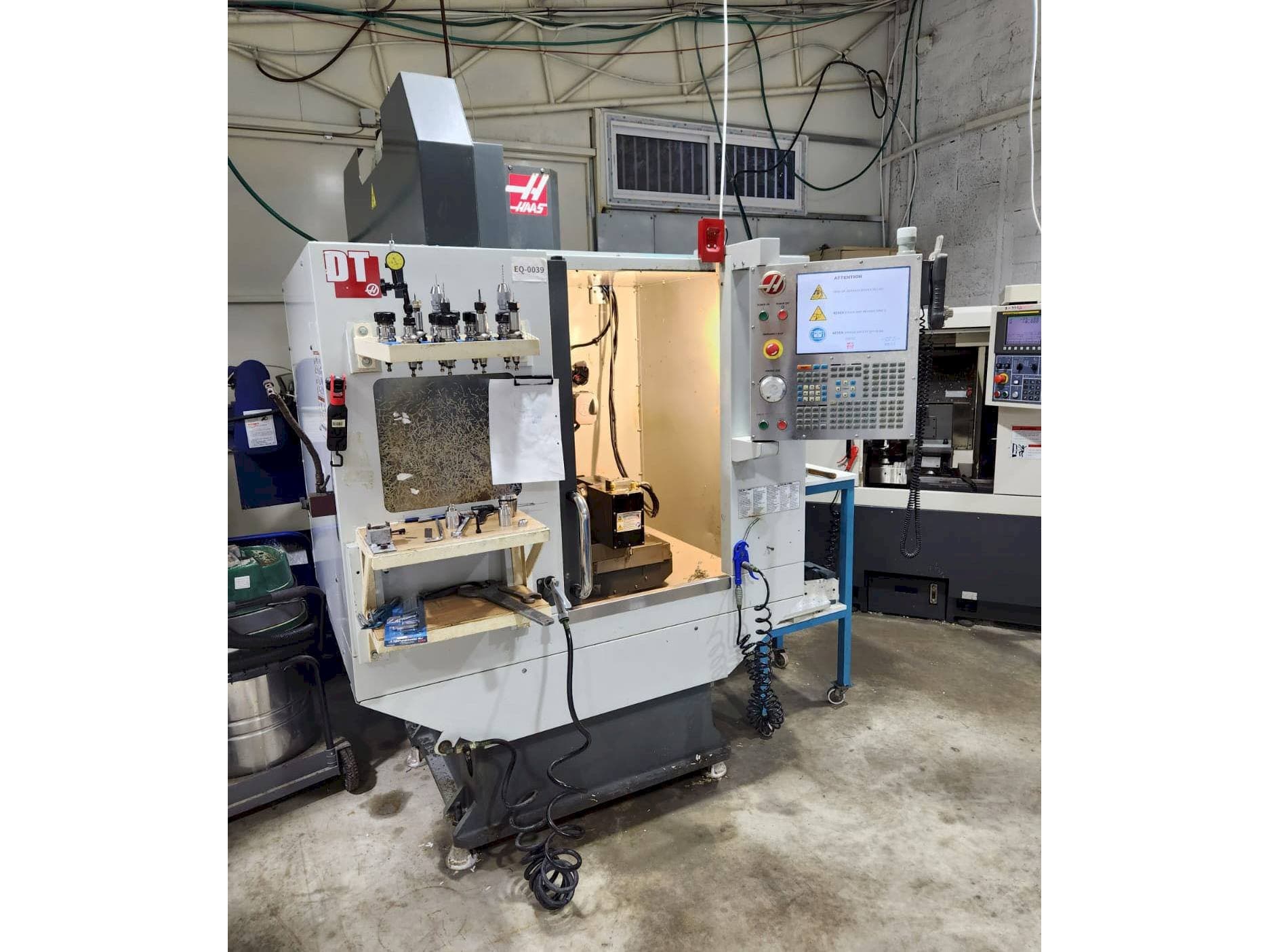 Frontansicht der HAAS DT-1  Maschine