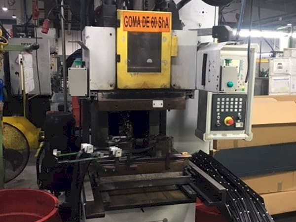 Frontansicht der Kloeckner Desma 956.050 Z0  Maschine