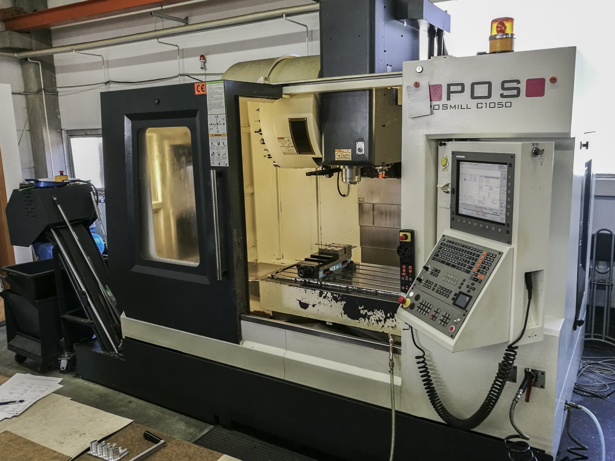 Rechte Ansicht der POS POSmill C1050 Maschine