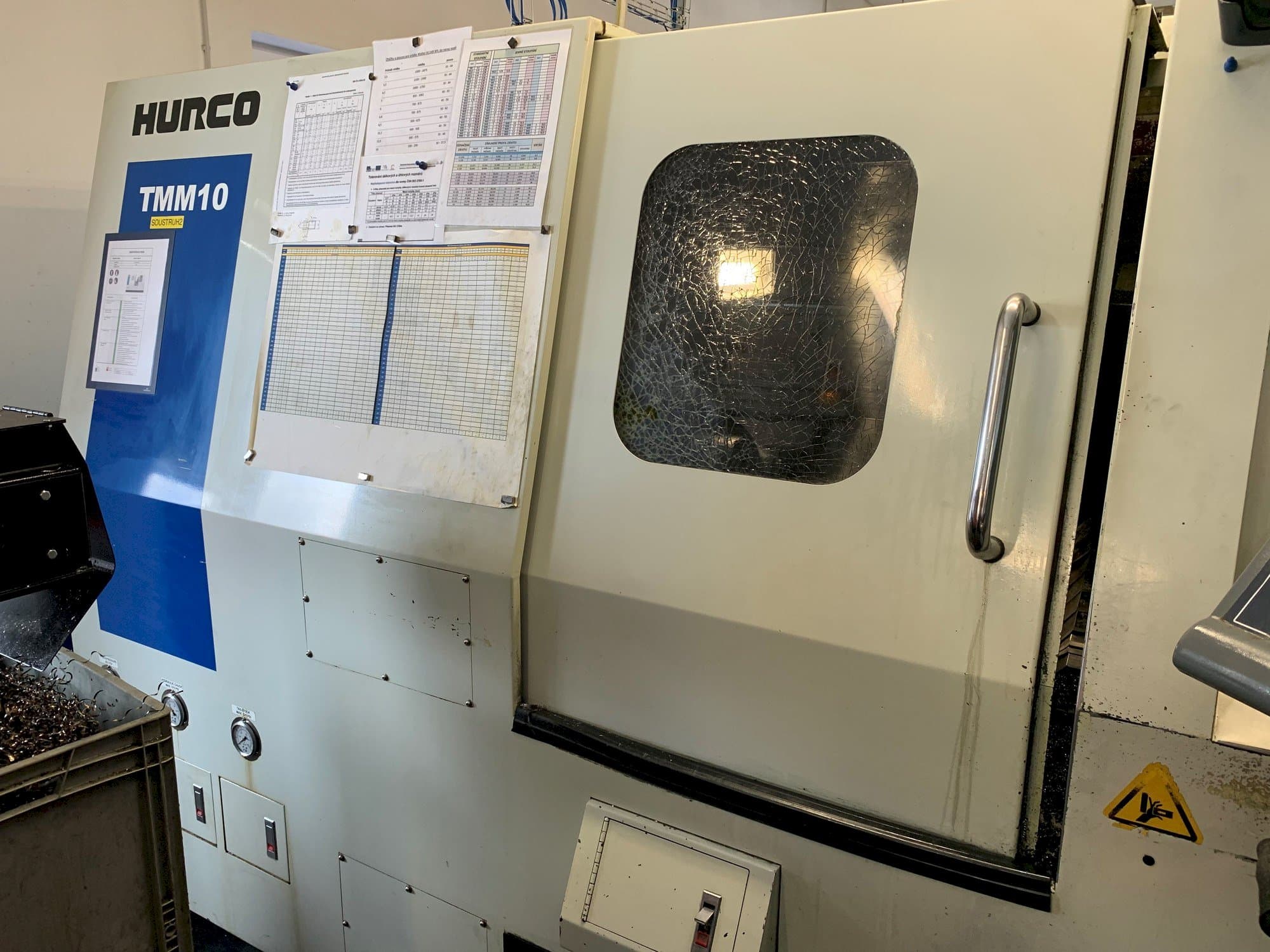 Frontansicht der Hurco TMM 10  Maschine