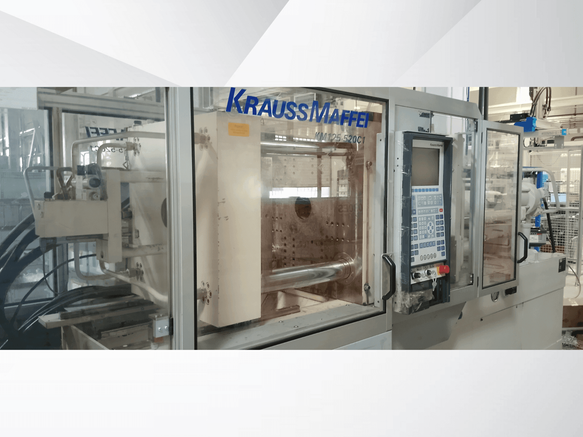 Frontansicht der Krauss Maffei 125-520 C1  Maschine