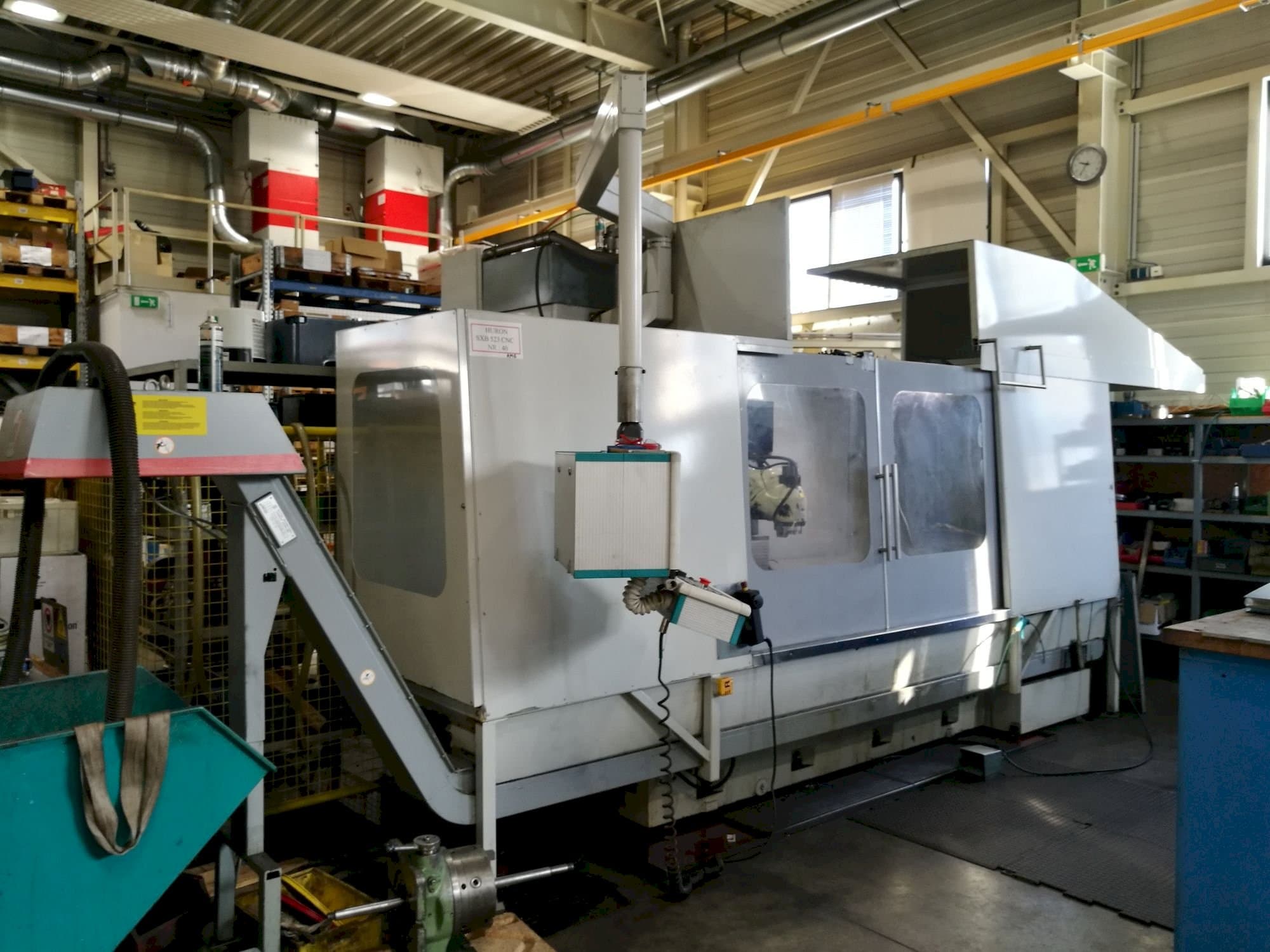 Frontansicht der Huron SXB 523 CNC  Maschine