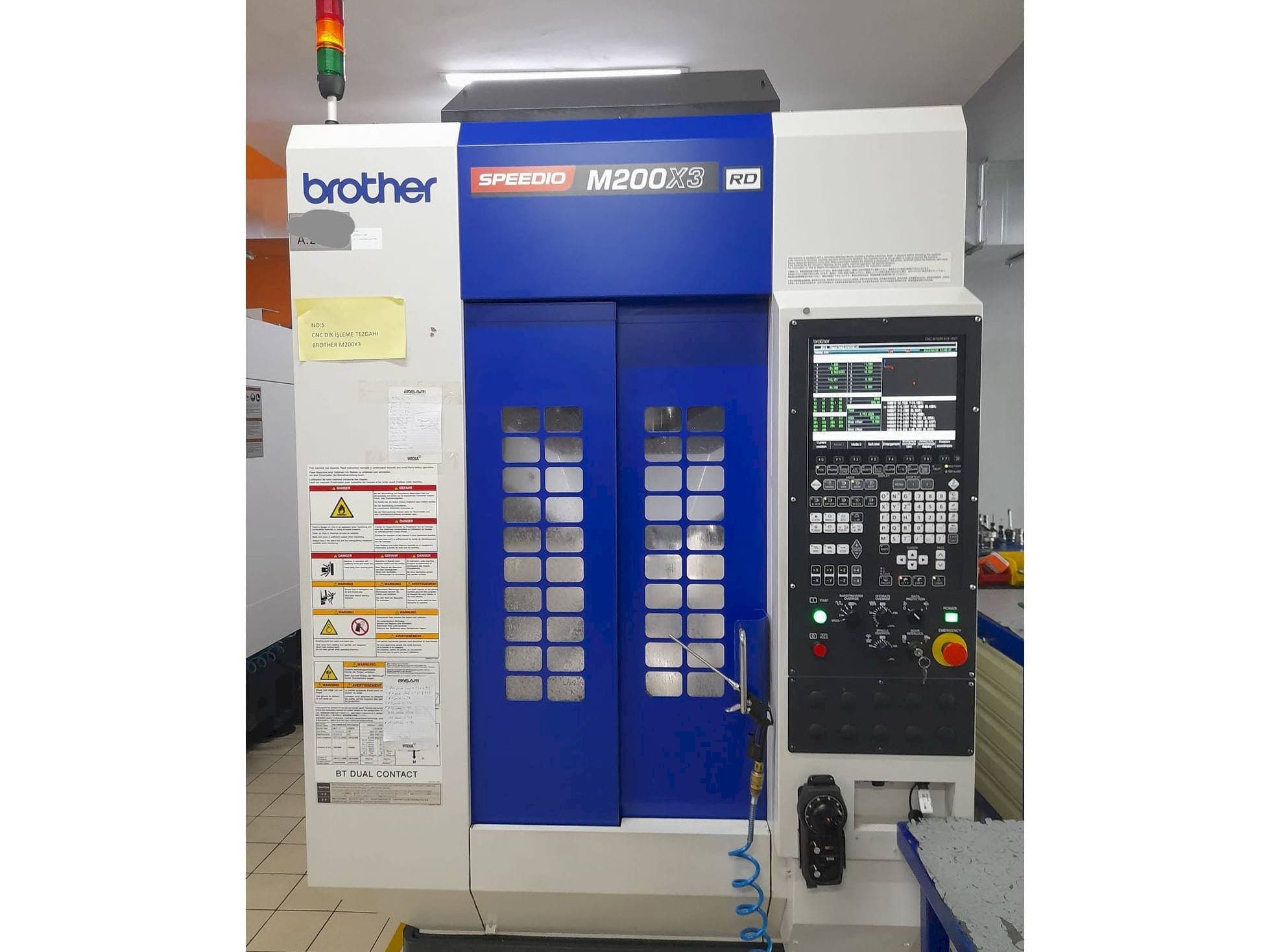 Frontansicht der Brother M200X3  Maschine