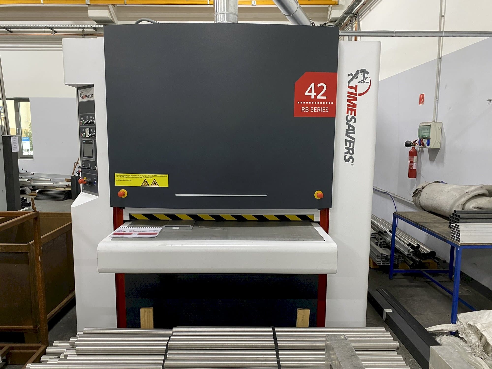 Frontansicht der TIMESAVERS 42-SERIE-1350-WRB  Maschine