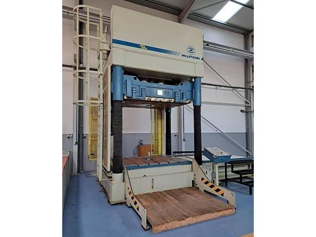 Linke Seitenansicht der MILLUTENSIL Mil 203  Maschine