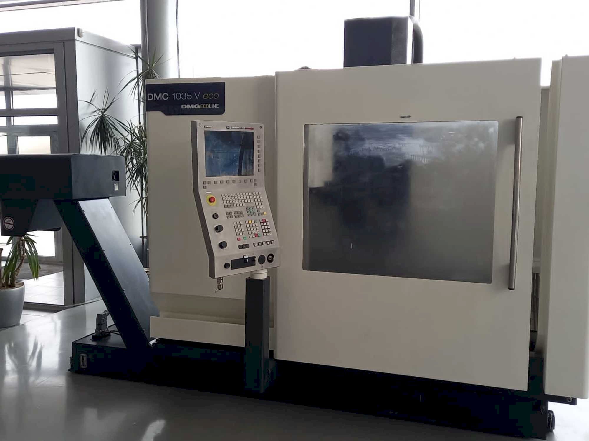 Frontansicht der DMG DMC 1035 V eco  Maschine
