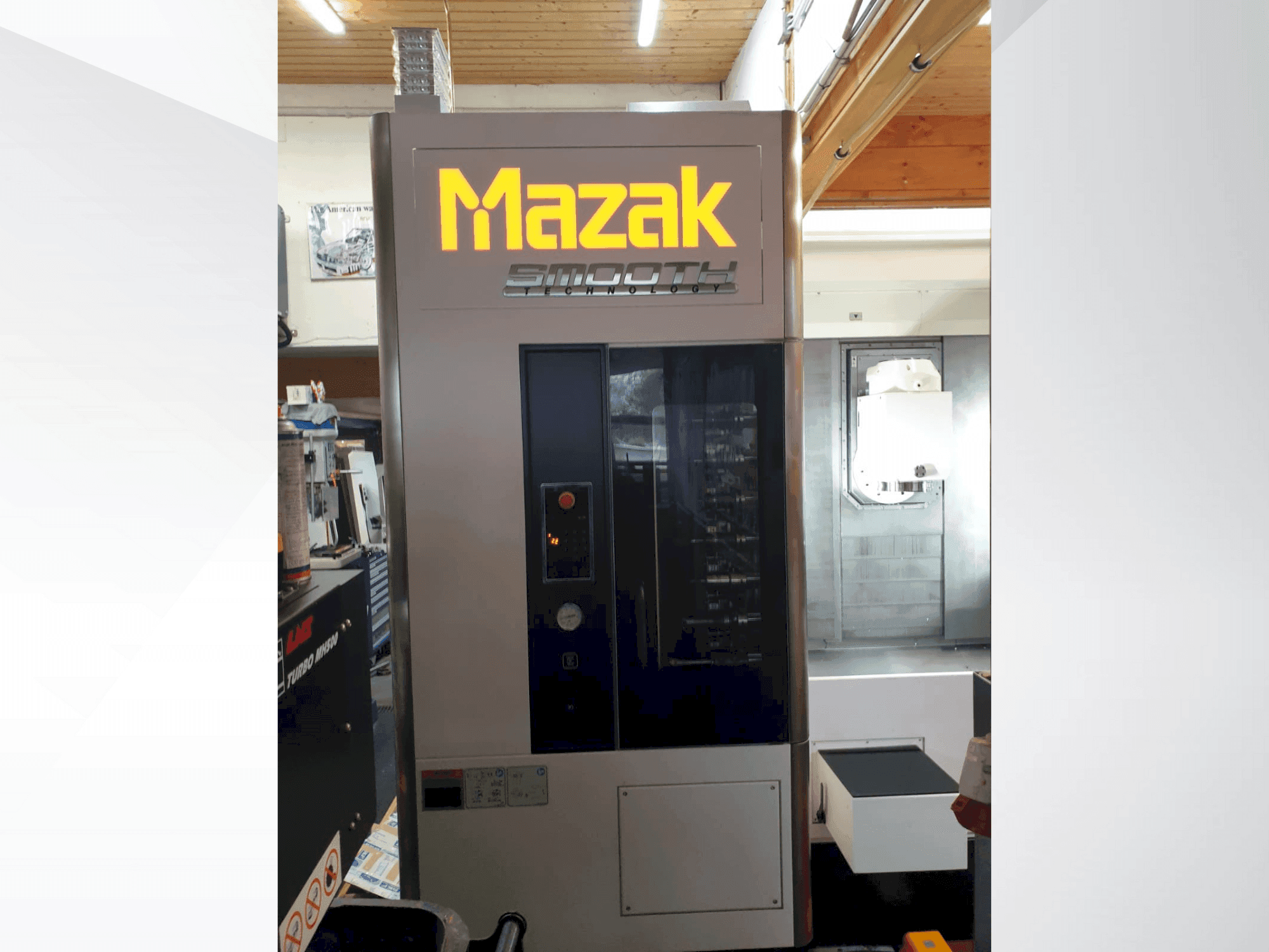 Frontansicht der Mazak INTEGREX j-200S  Maschine