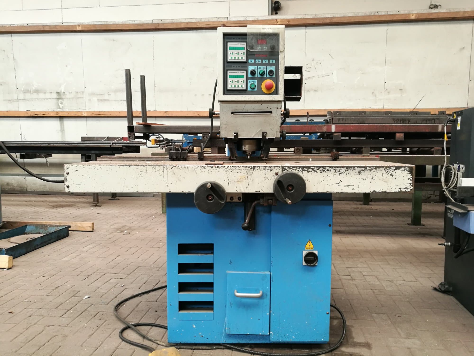 Frontansicht der Euromac XP 750/25 Maschine