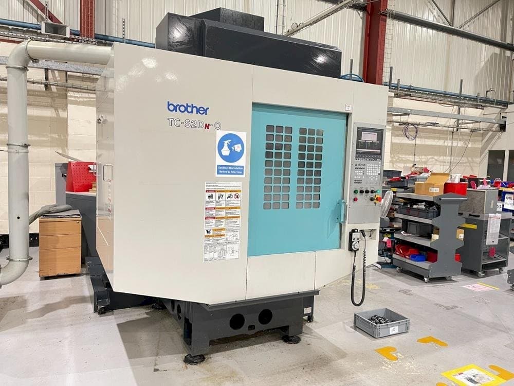 Frontansicht der Brother TC-S2DN-0  Maschine