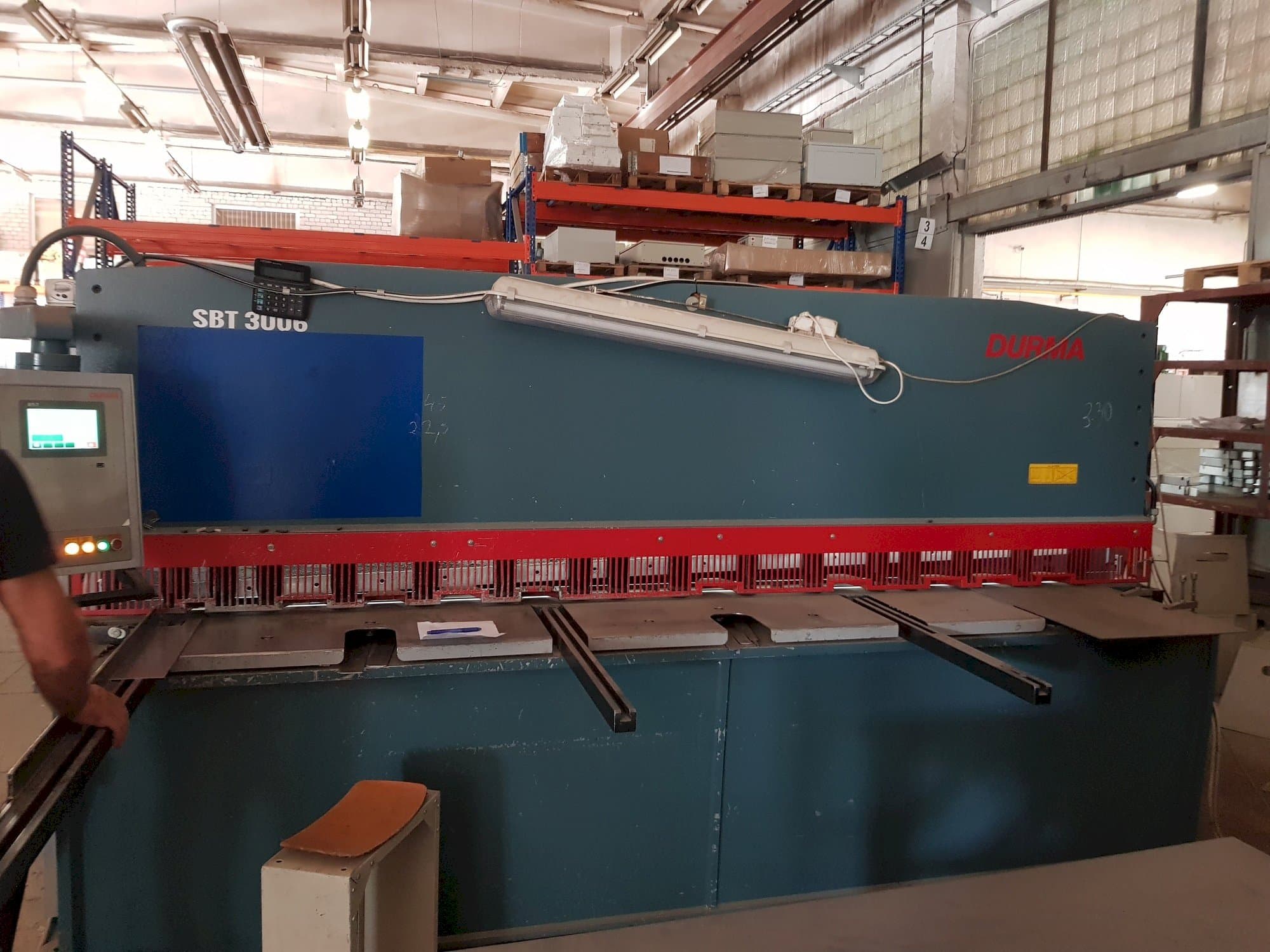 Frontansicht der Durma SBT 3006  Maschine