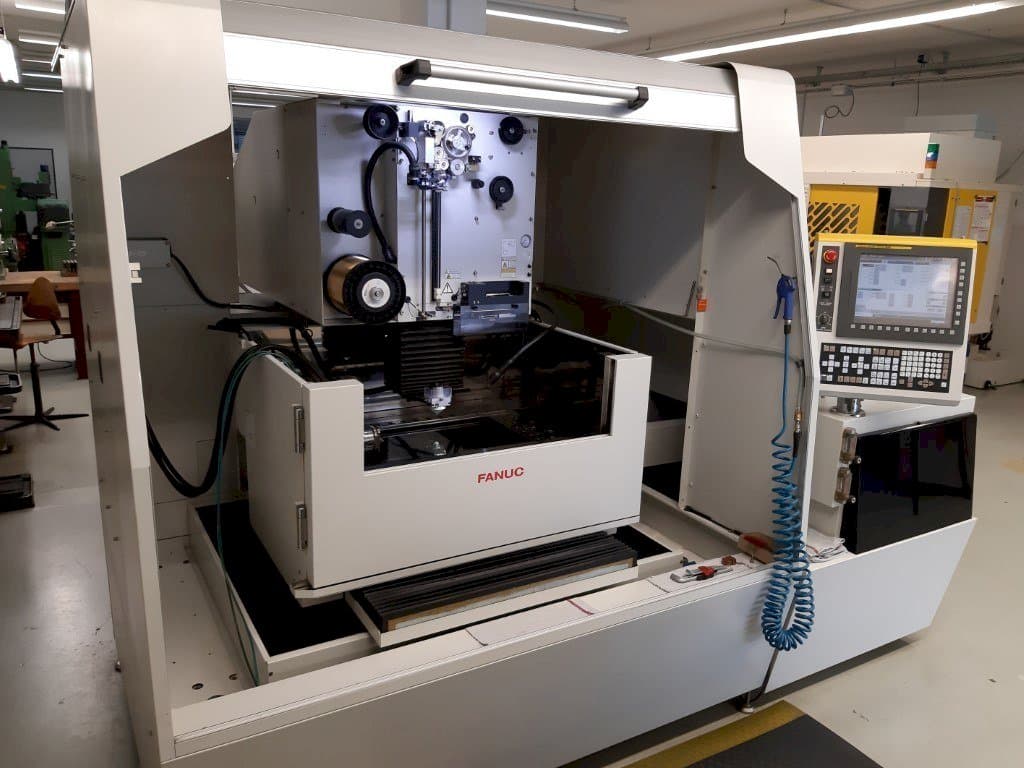 Frontansicht der FANUC Robocut Alpha-1iD  Maschine