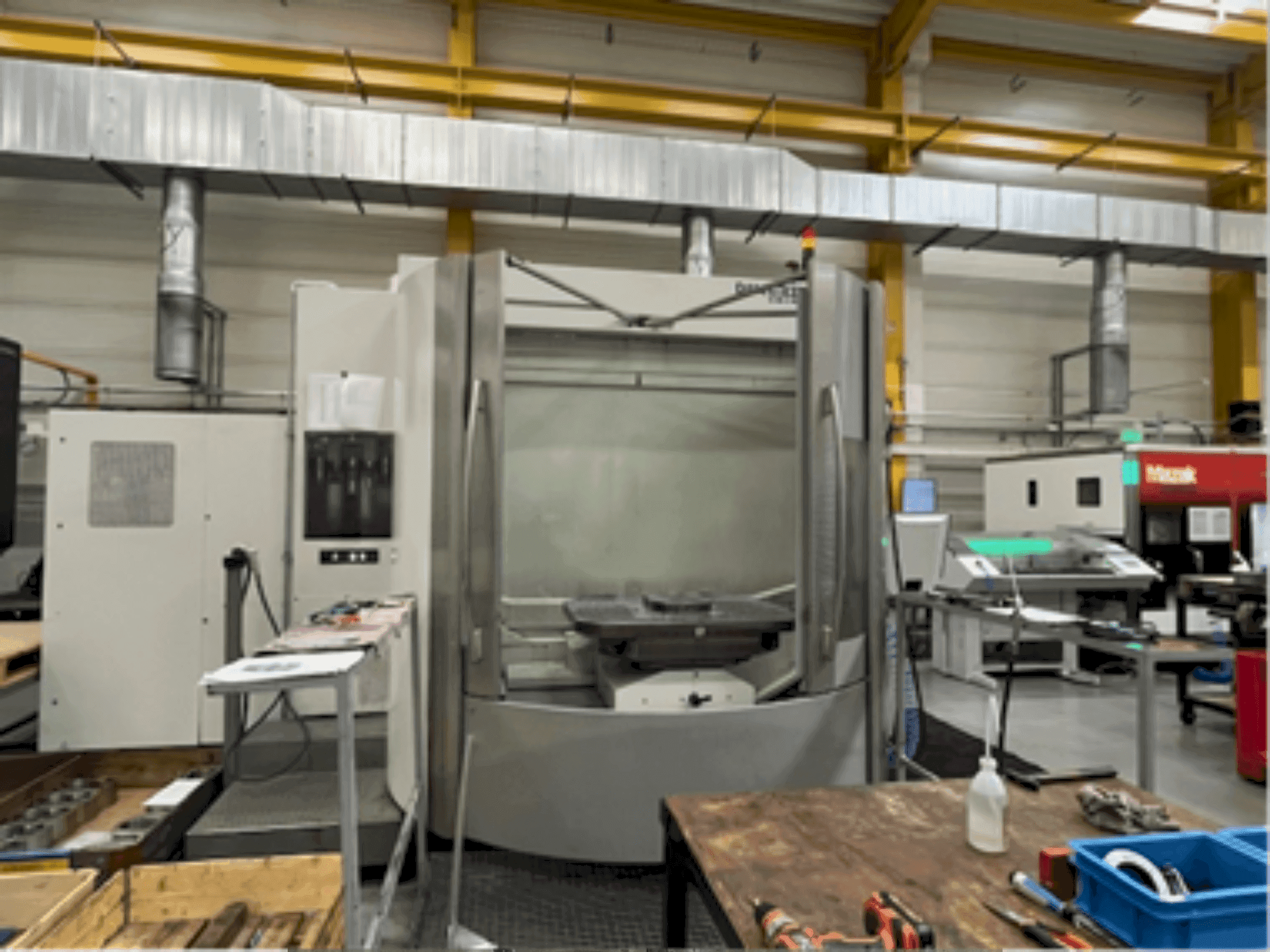 Frontansicht der DMG GILDEMEISTER DMC 125U  Maschine