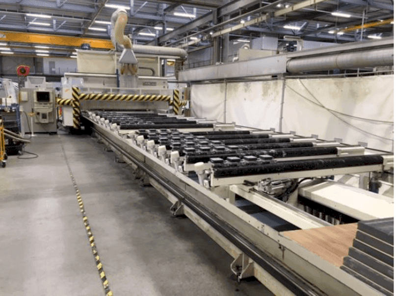 Linke Seitenansicht der Uniteam 5 achs  Maschine