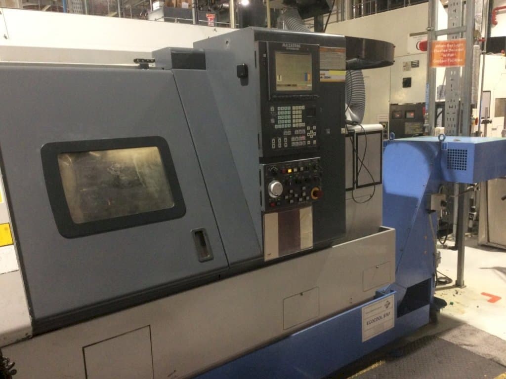 Linke Seitenansicht der Mazak Super Quick Turn 200M  Maschine