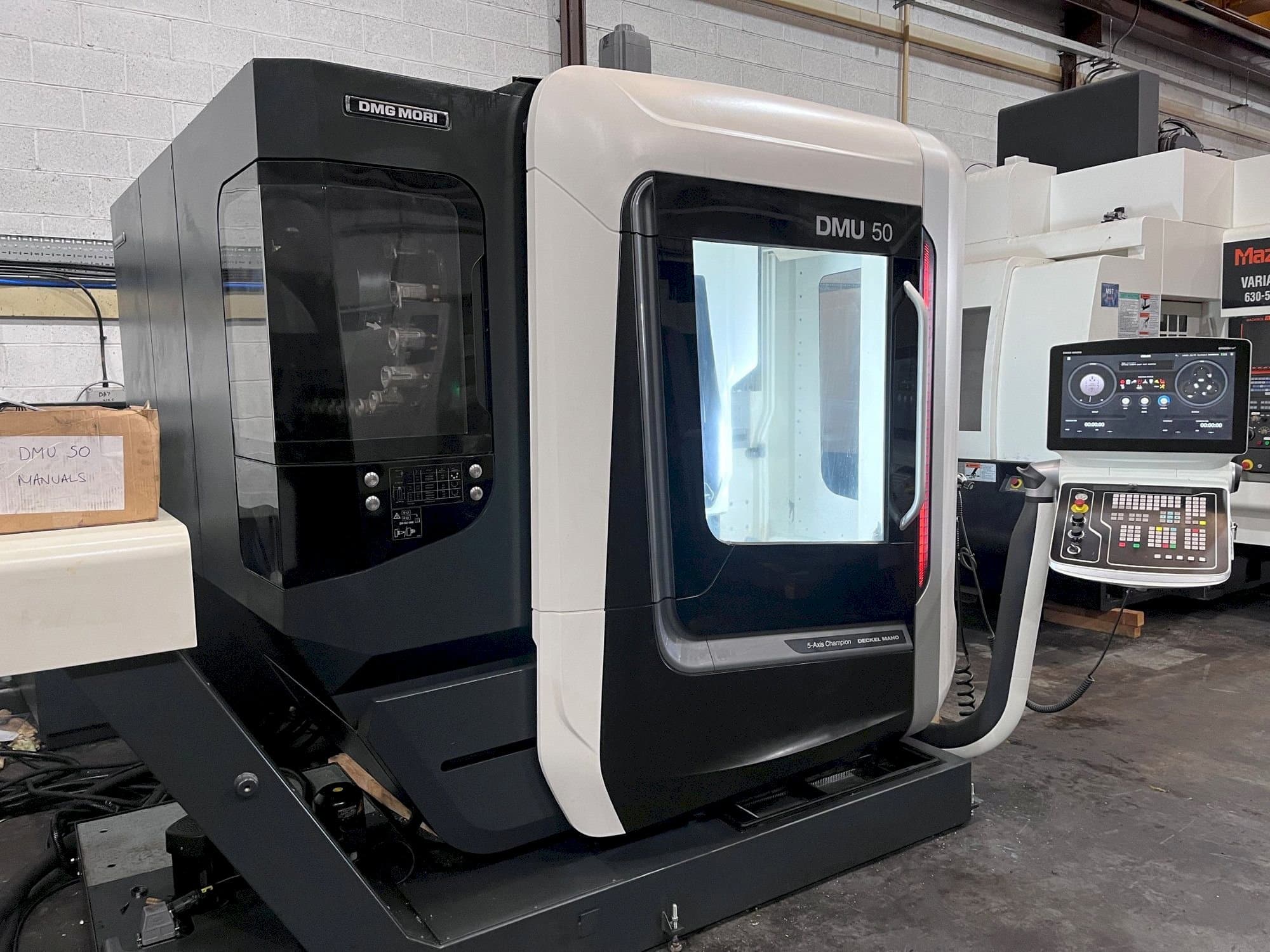 Frontansicht der DMG DMU 50  Maschine