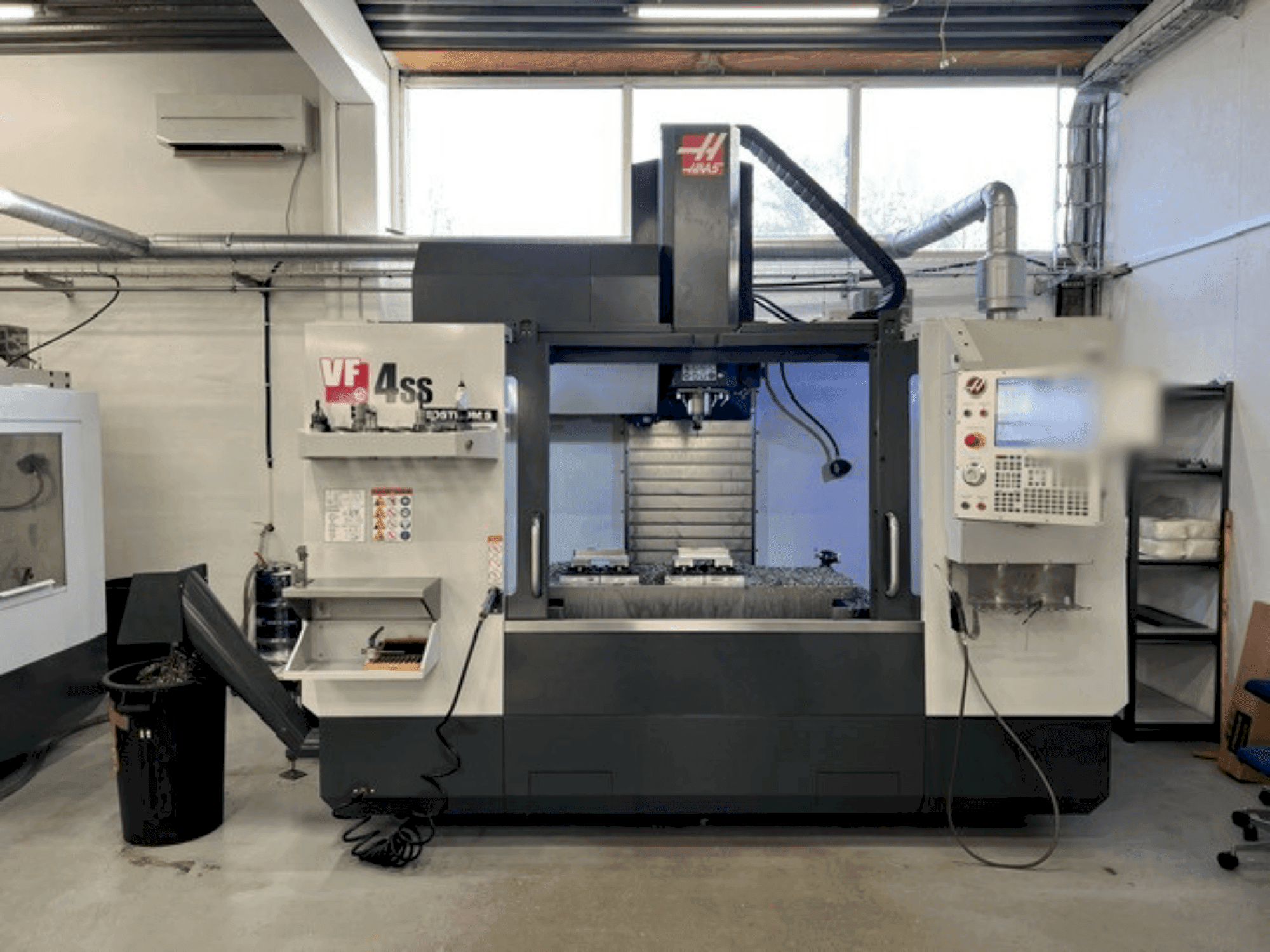 Frontansicht der HAAS VF-4SS  Maschine