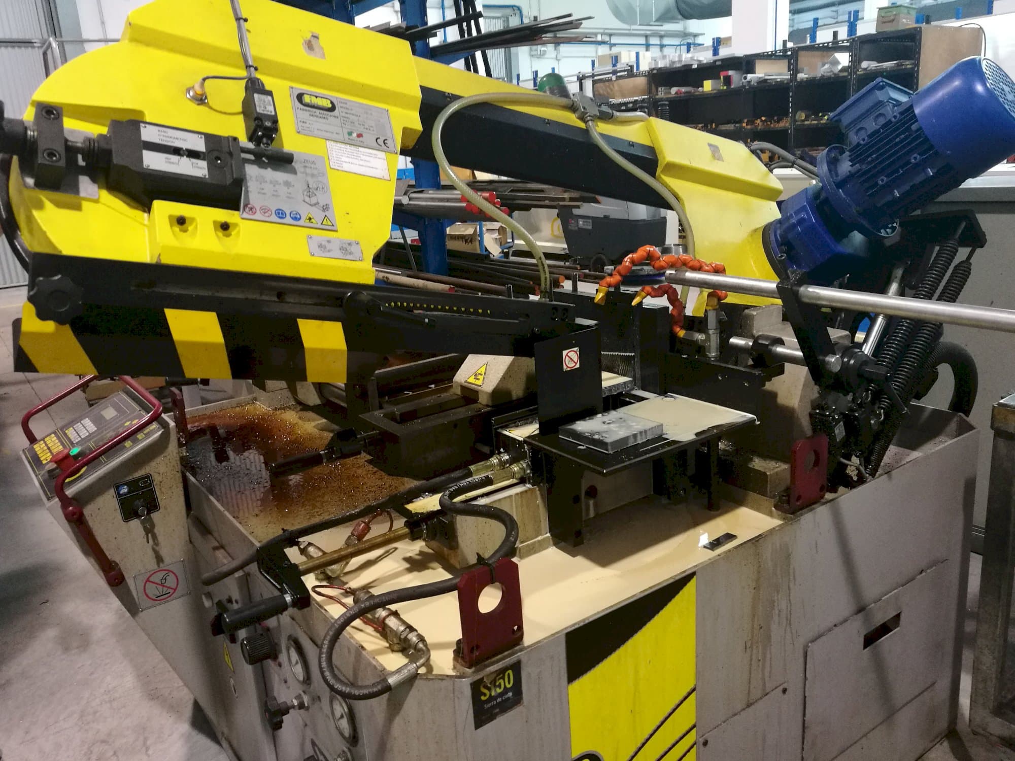 Frontansicht der FMB Zeus Maschine