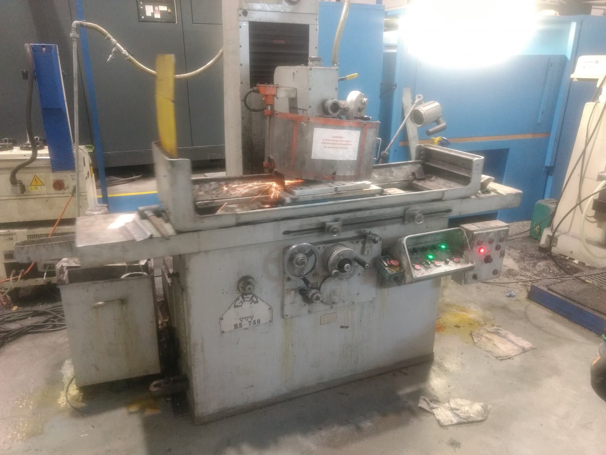 Frontansicht der GER R.S. 750 Maschine