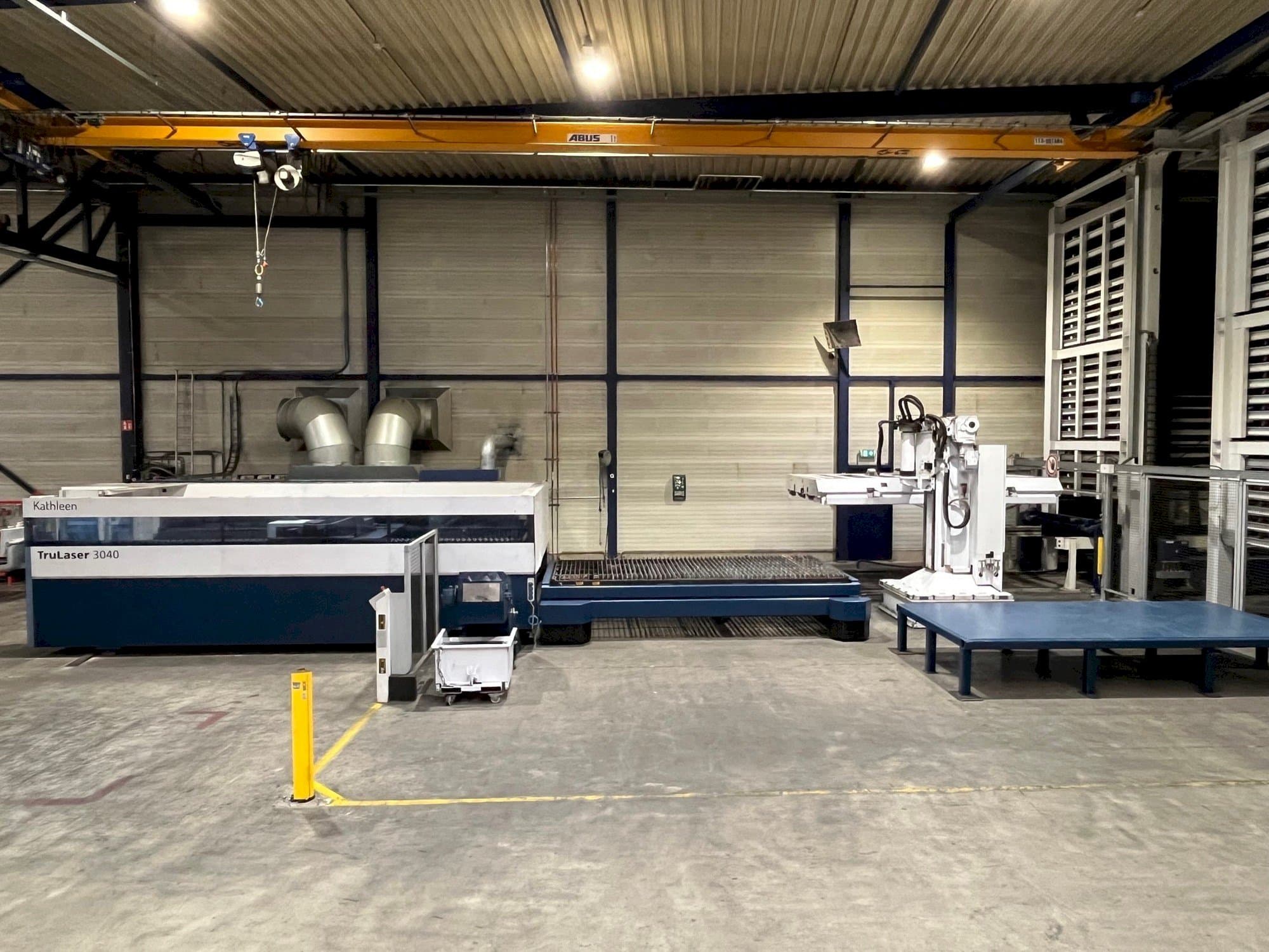 Frontansicht der Trumpf TruLaser 3040 6kW CO2 + Liftmaster  Maschine