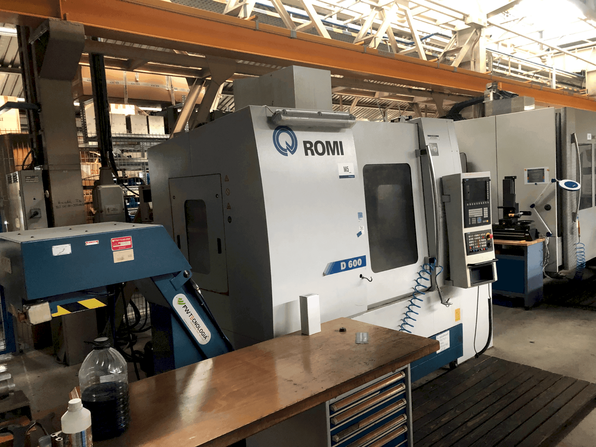 Frontansicht der Romi D600  Maschine