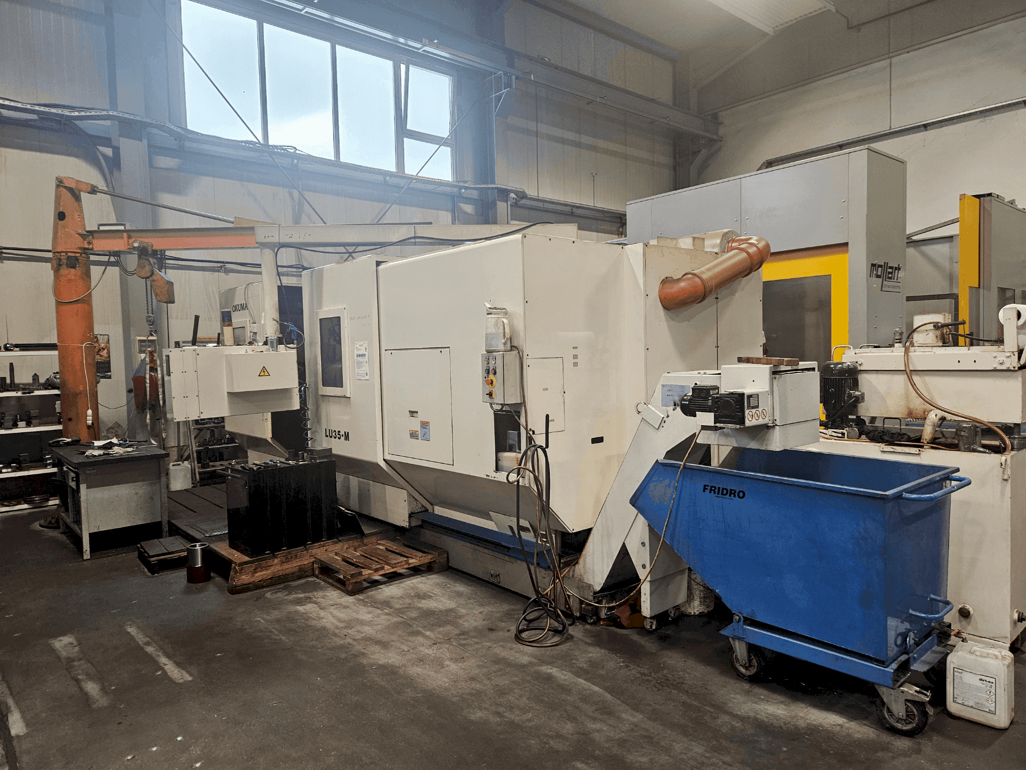 Frontansicht der Okuma LU 35-M  Maschine