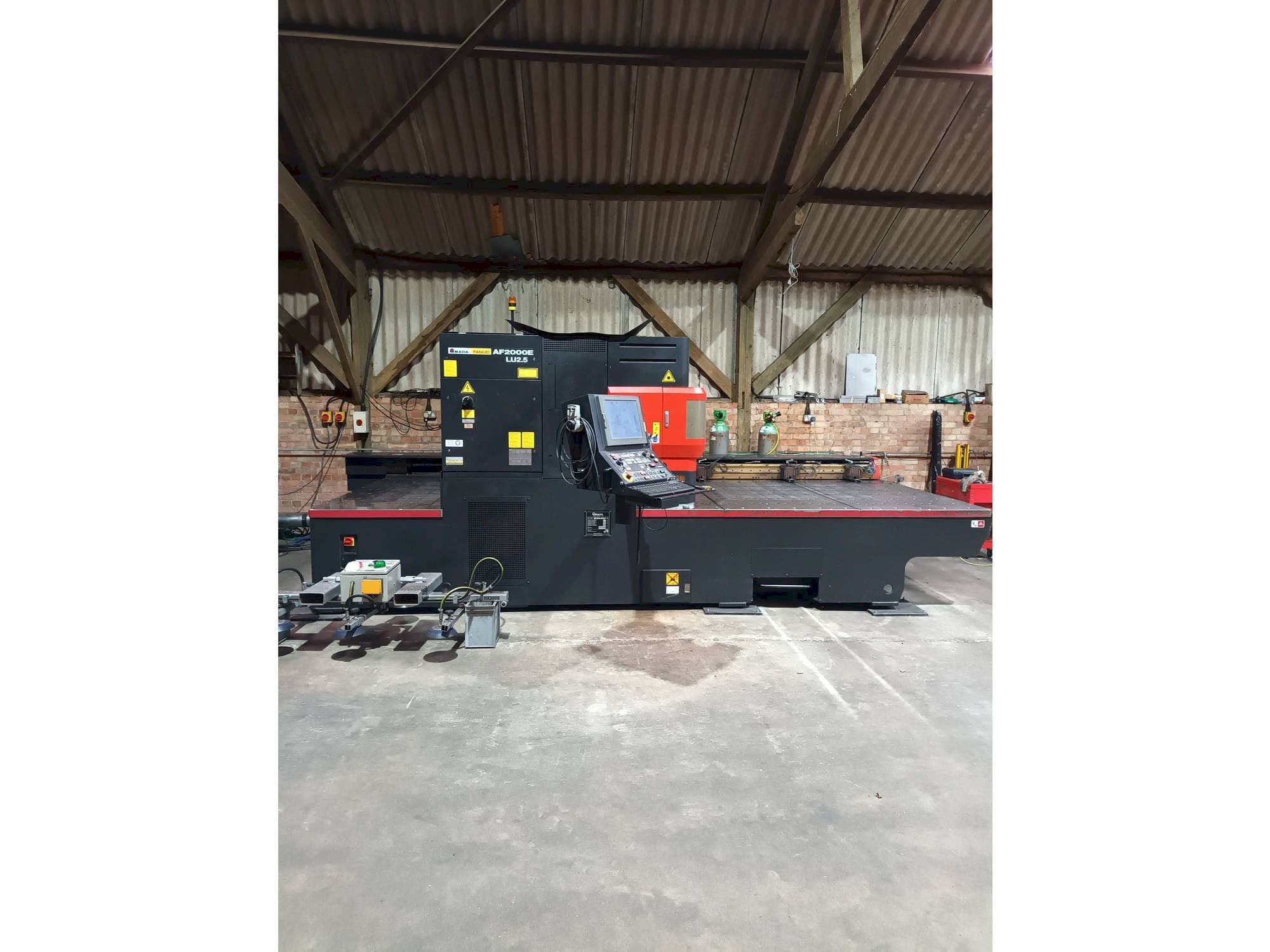 Frontansicht der AMADA LC 2415 alpha 4 NT  Maschine