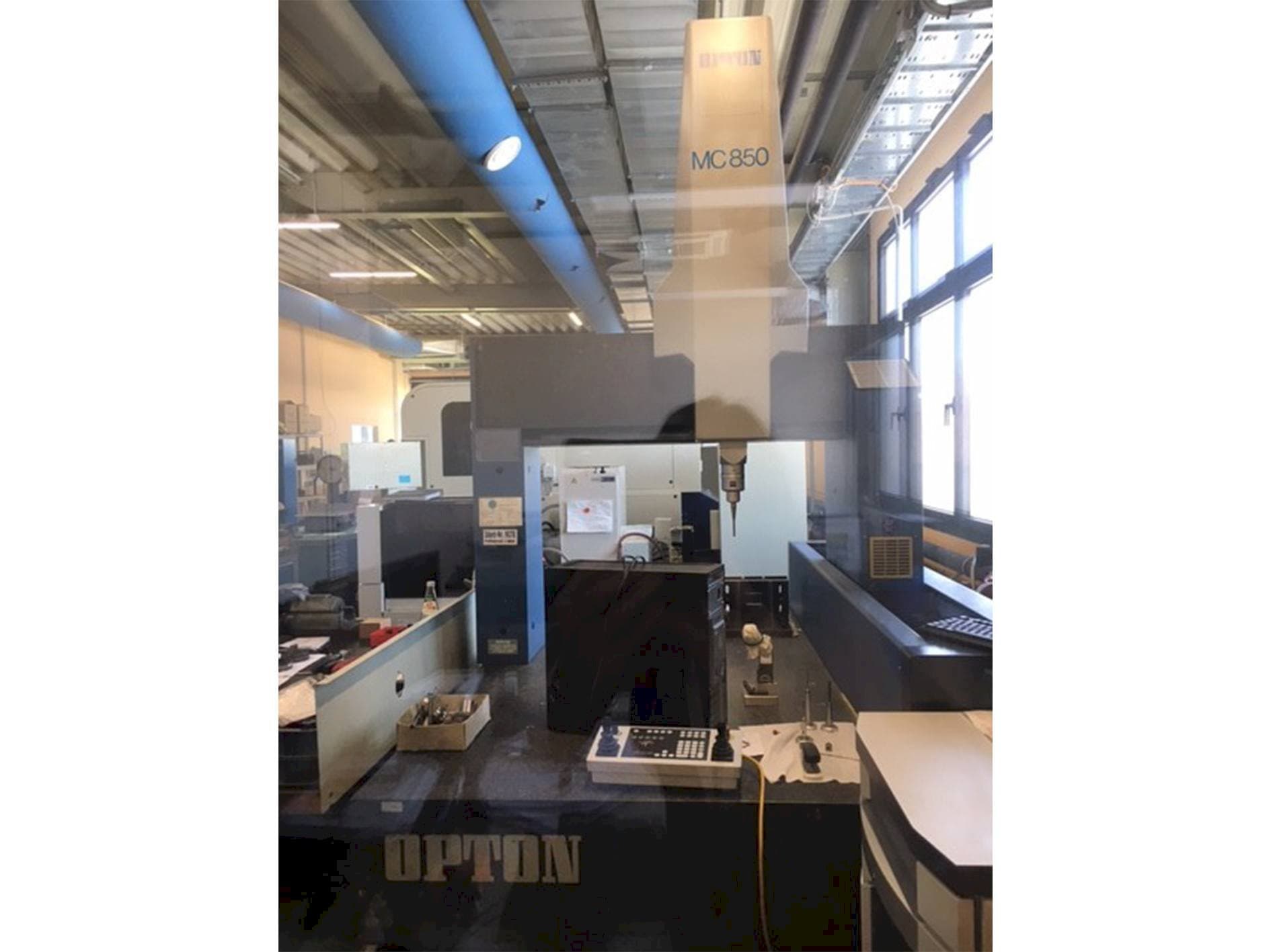 Frontansicht der ZEISS Opton MC 850  Maschine