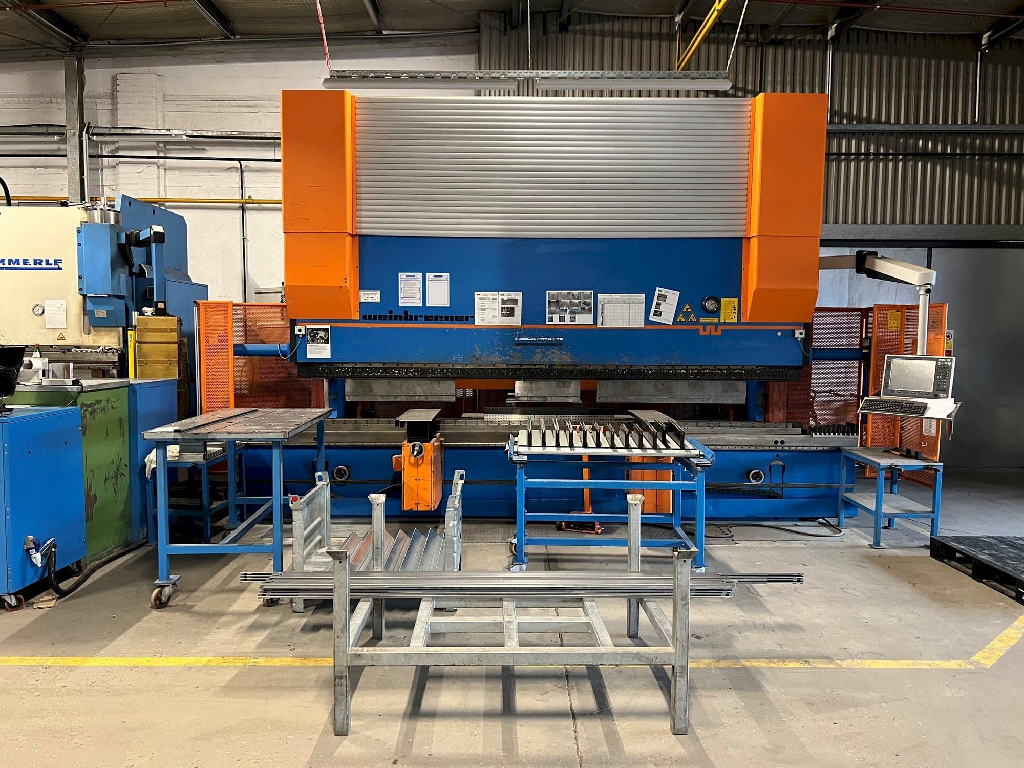 Frontansicht der Weinbrenner GP400  Maschine