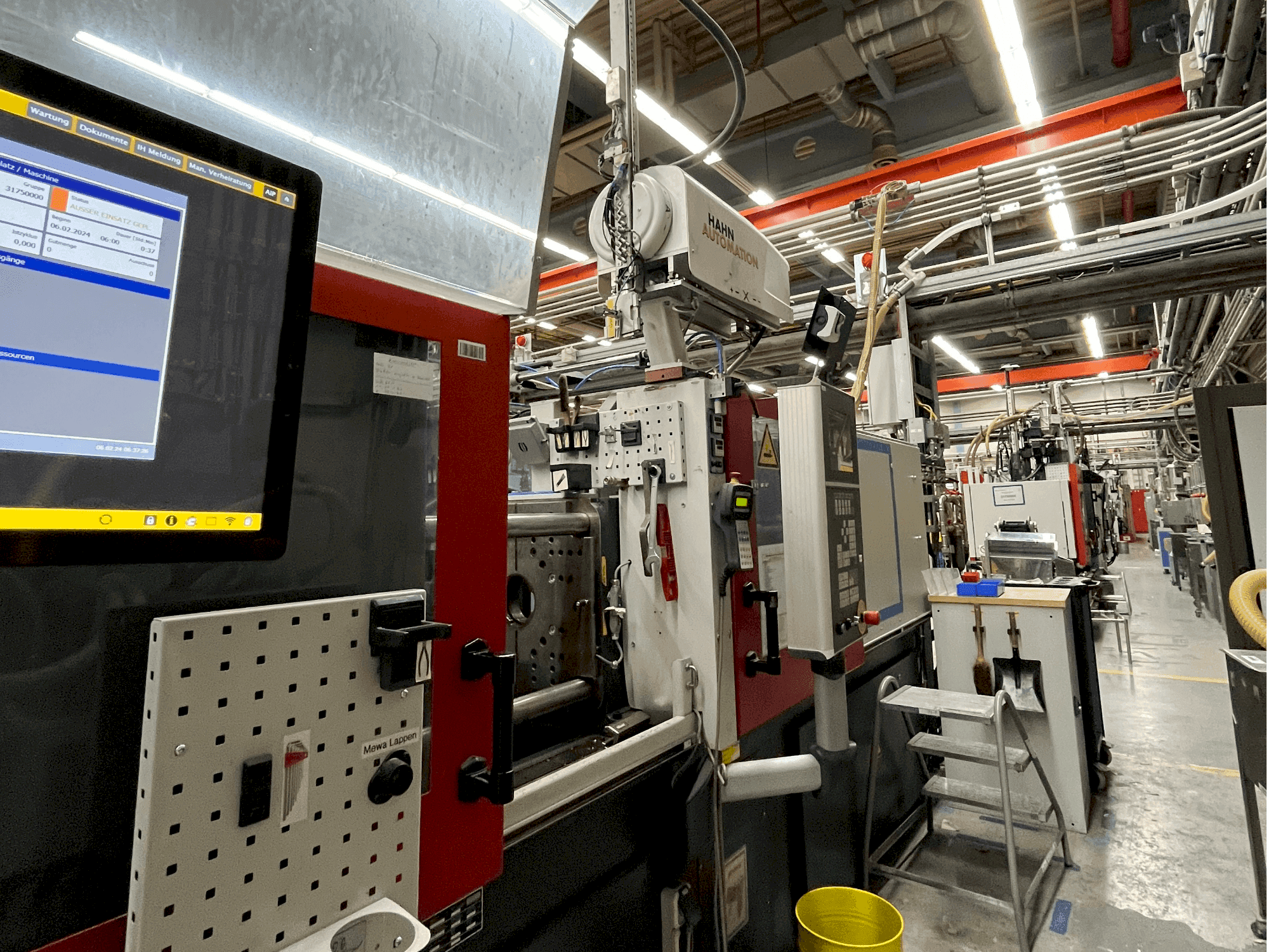 Linke Seitenansicht der FERROMATIK EE 75  Maschine