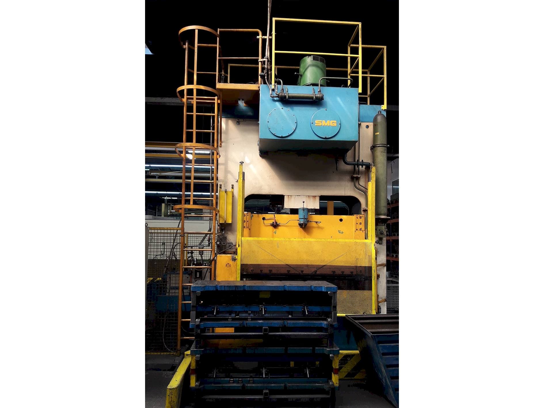 Frontansicht der SMG SCHULER DS 200 + Z 60  Maschine