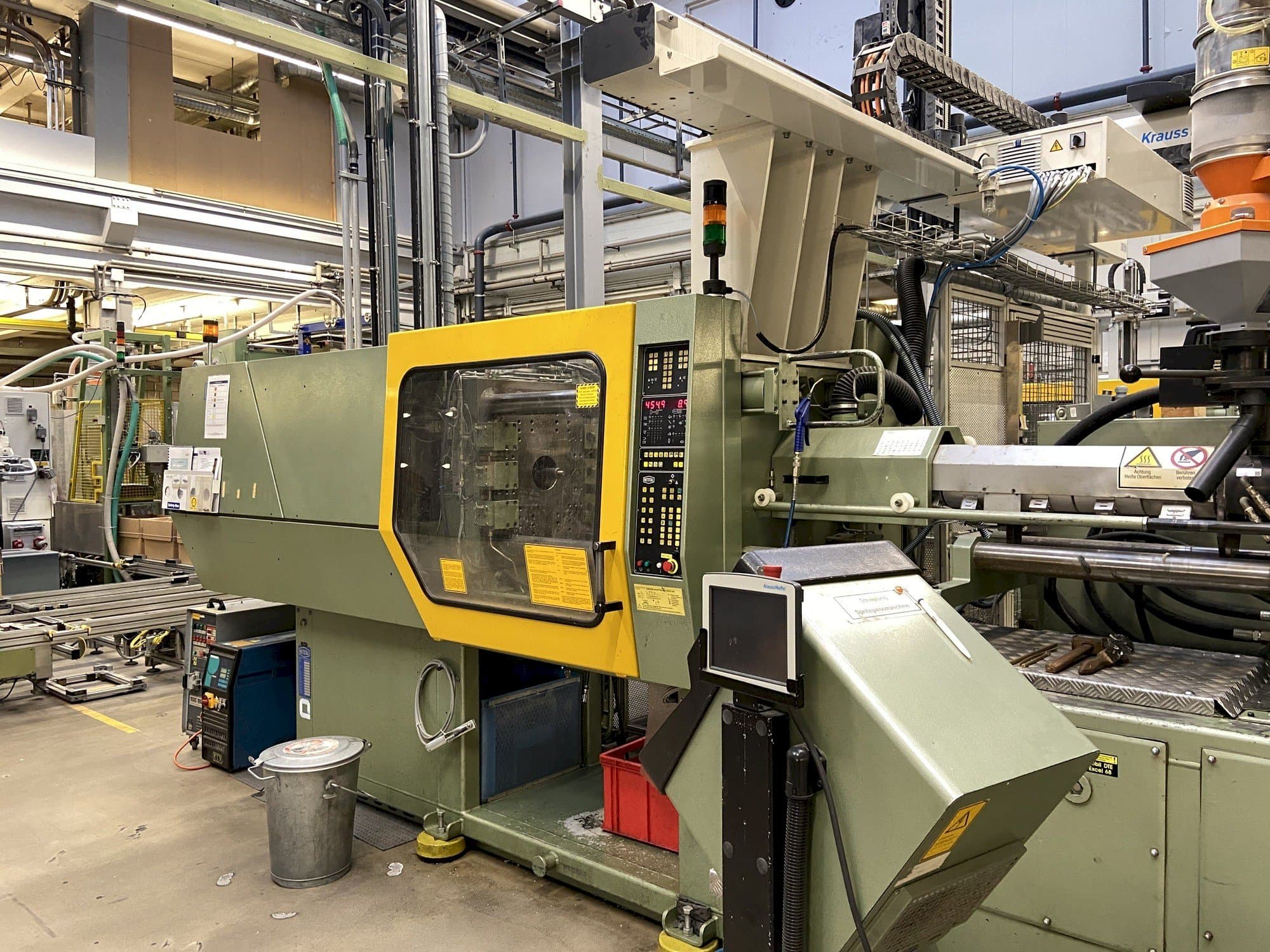 Frontansicht der Netstal Synergy 1500K/460  Maschine