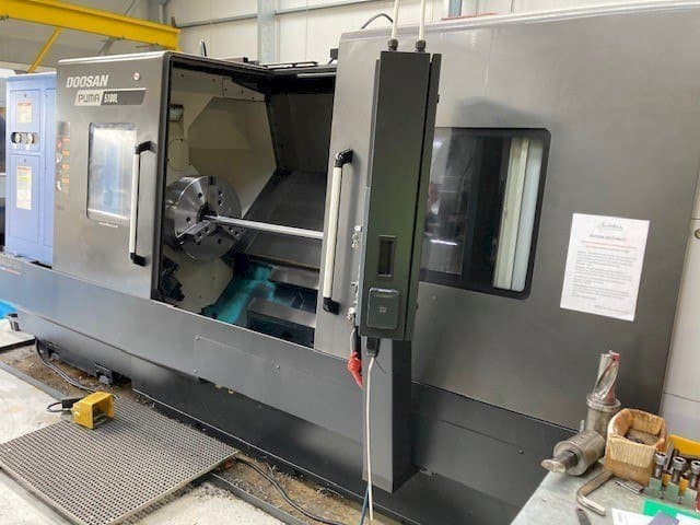 Frontansicht der Doosan Puma 5100LB  Maschine