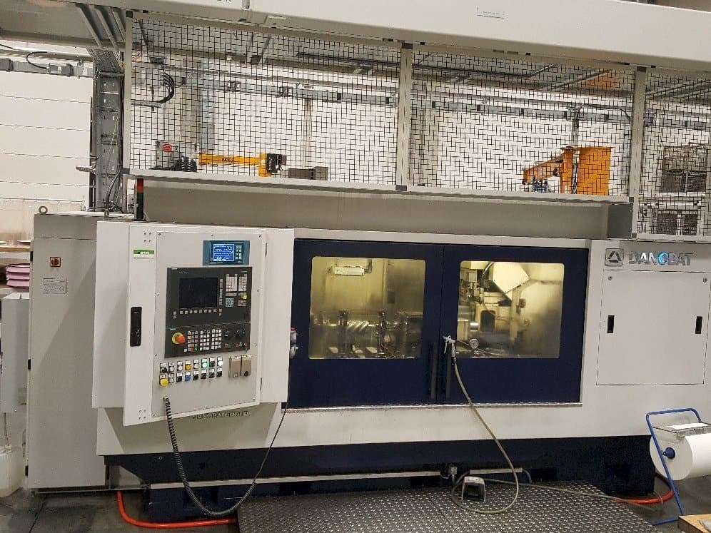 Frontansicht der DANOBAT WT-62-3B  Maschine