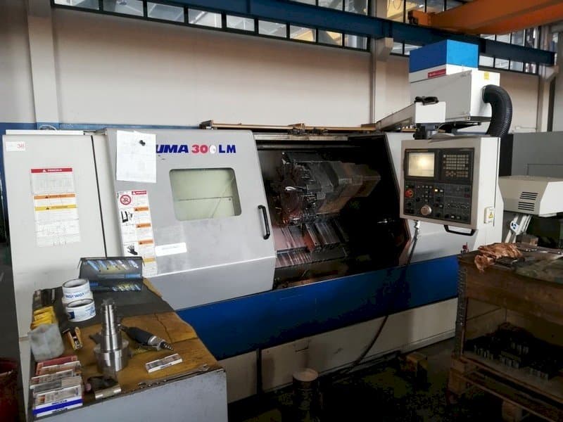 Frontansicht der Doosan PUMA 300 LMB  Maschine