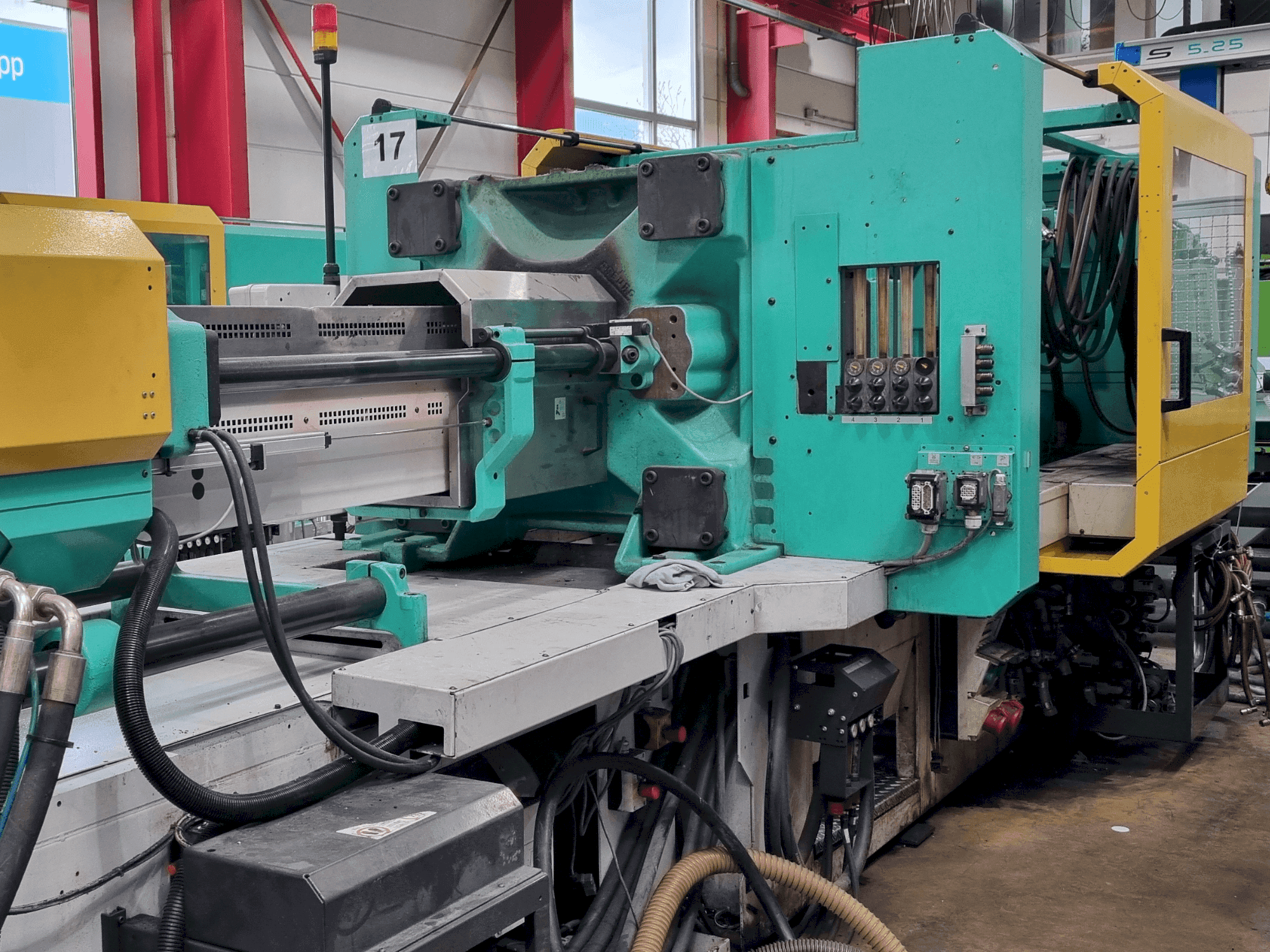 Frontansicht der Arburg 630 S 2500-1300 ECO  Maschine