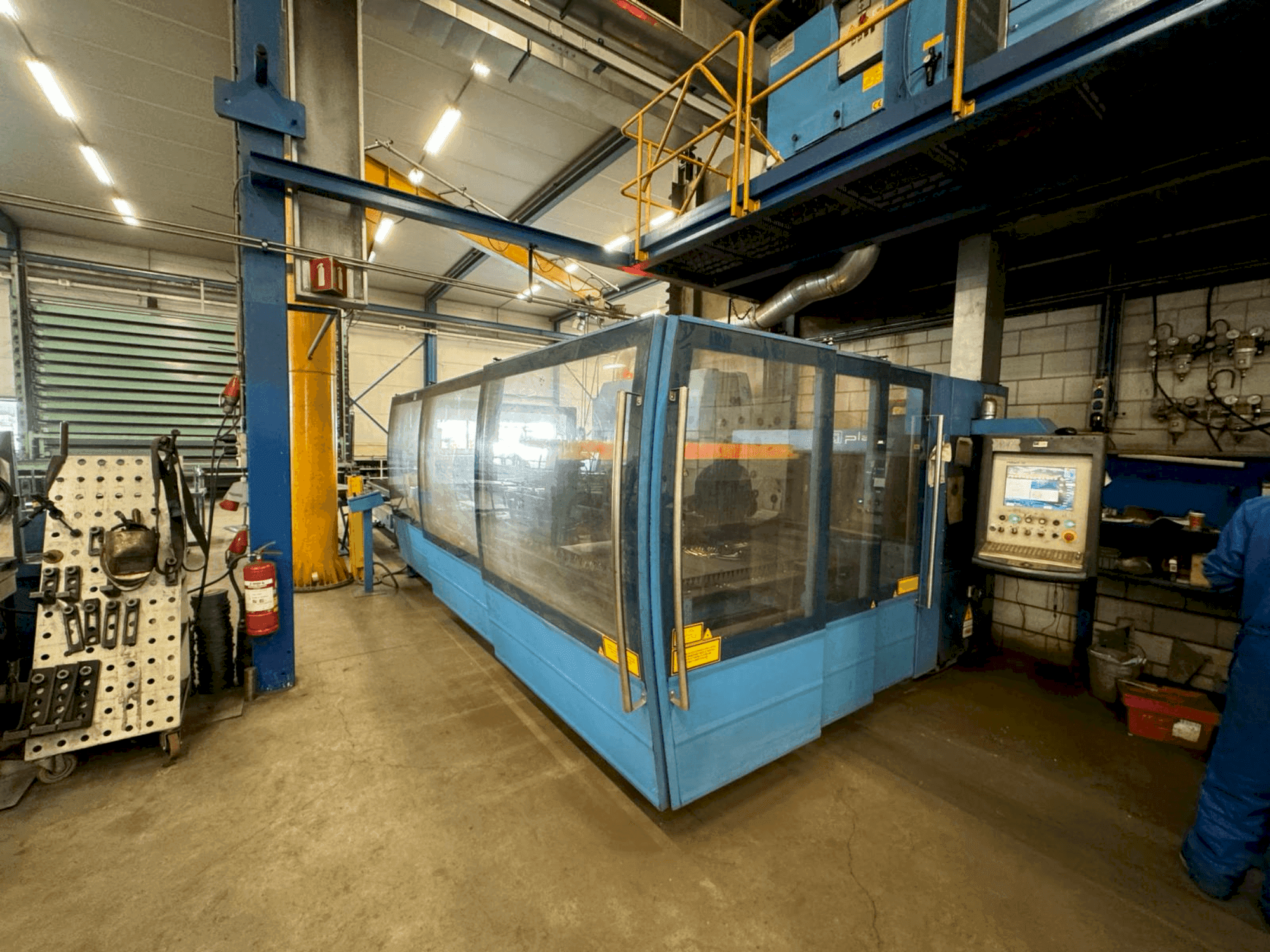 Frontansicht der Prima Power Platino 1530HS 3kW CO2  Maschine