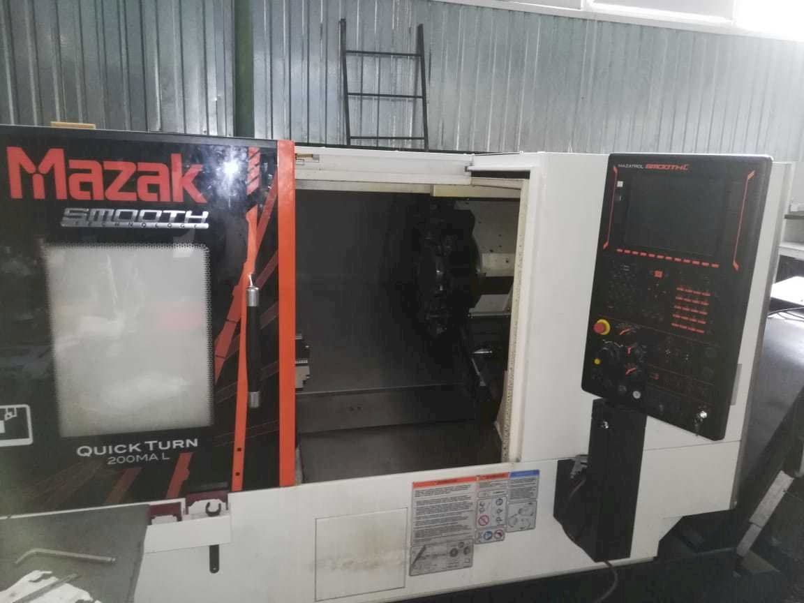 Frontansicht der Mazak Quick Turn 200MA L  Maschine